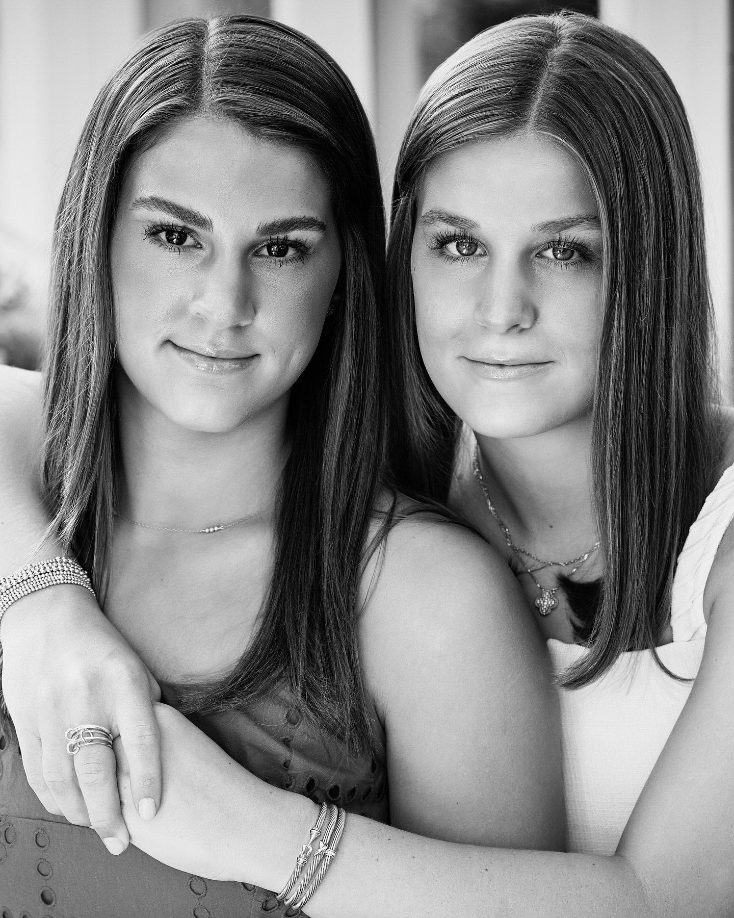 Twins Seniors to celebrate 🎉 🎉 🎂 🎂 
#jpylesenior #happybirthday 
@clairealexander22 @josie.alexander16