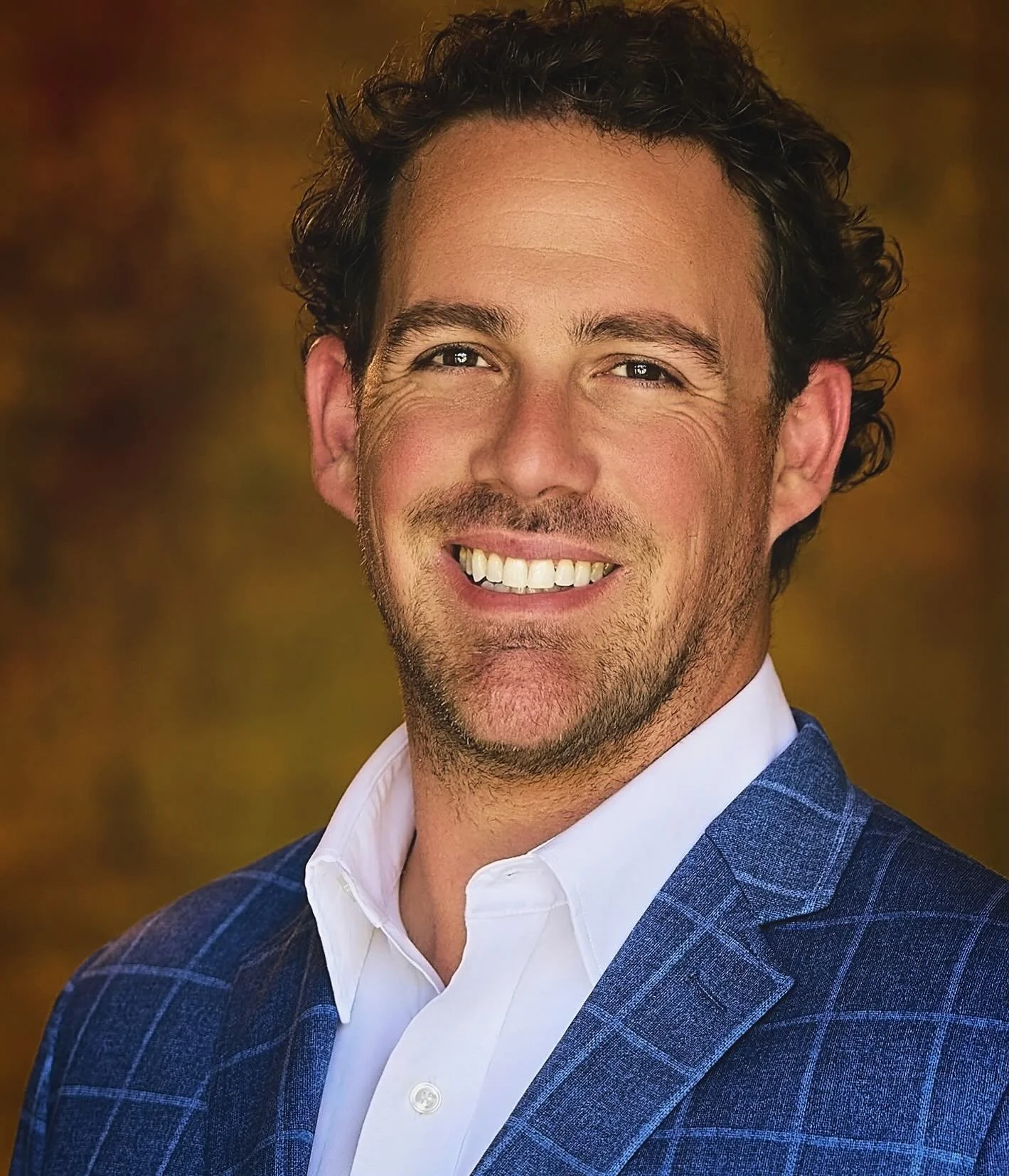Back to work on a #MattMonday. @matthorne87 with @melissathomasrealestate. 🏡 💼 
On location professional headshots can sometimes tell your story better than a backdrop.  #whenitmatters #jpyle #jpylebusiness #headshots #brandong #columbusgeorgiahead