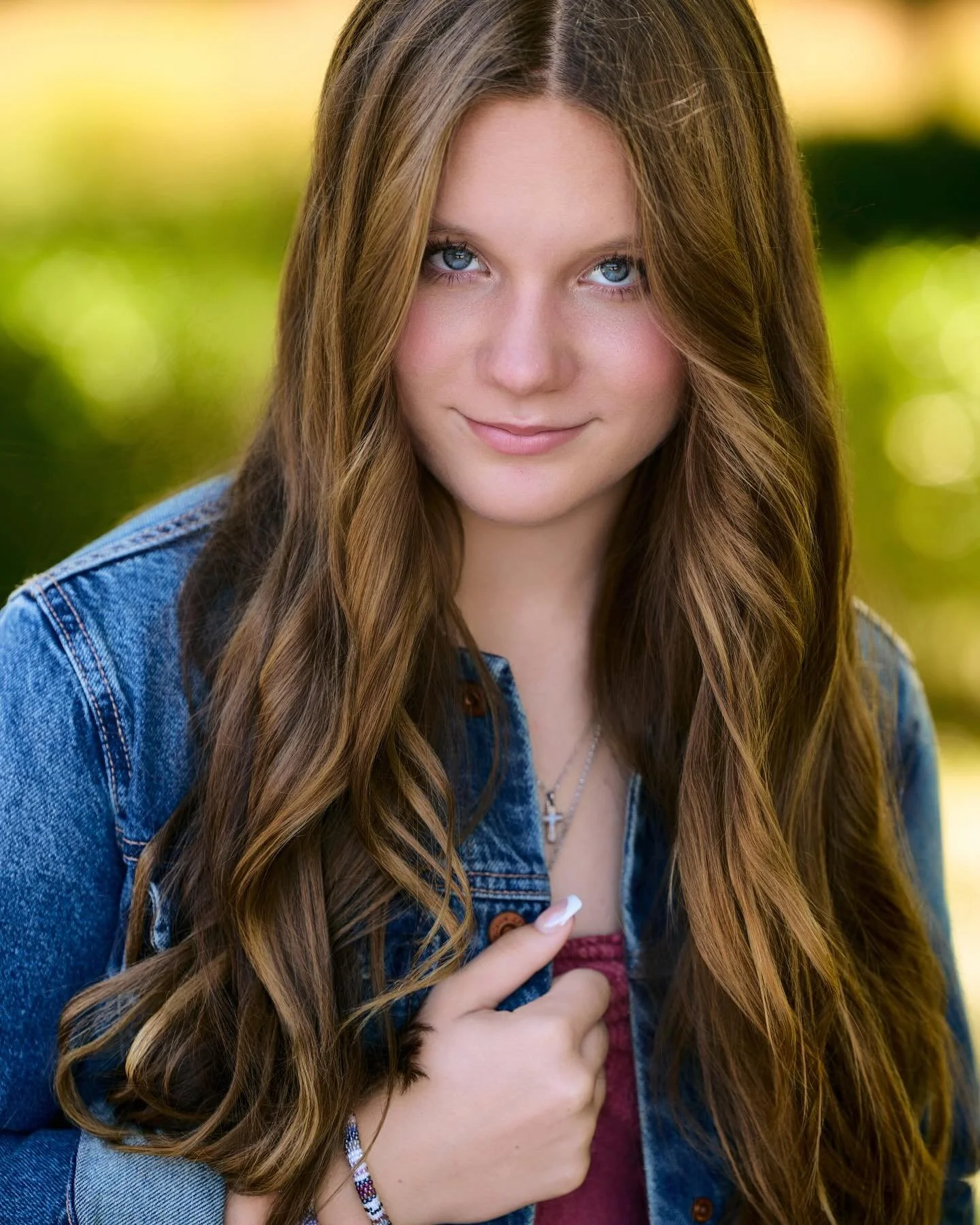 Don&rsquo;t be scared of Fall family sessions. 🎃 👻 

This is where even brothers and sisters get along. 🥰🤣. #lucky13 session with @tinsley.wlch in Auburn and joined by her brother @prestonwelchhh #jpylesenior 2025.  #jpylefamily