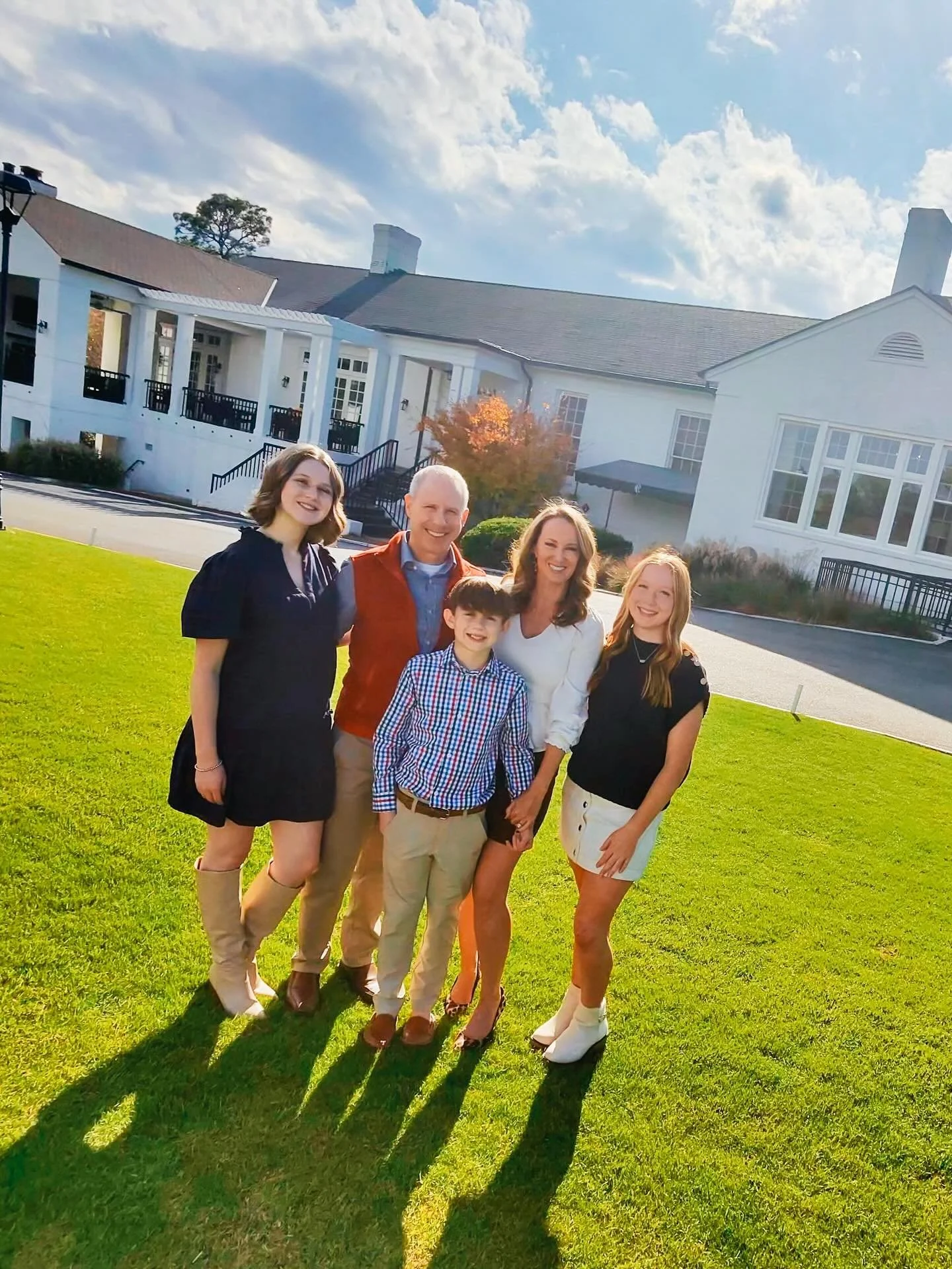 Blessed with a beautiful Sunday afternoon for the Schreck family. @christyschreck ☀️🕶️
@raybanmeta @captureone @profoto @canonusa 
#jpylefamily 📆www.johnpyle.com