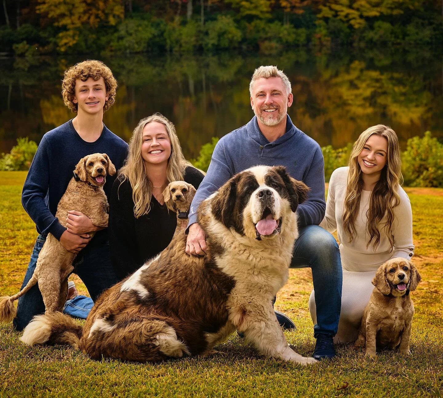 Family Friday featuring the Poes. 
🧑&zwj;🧑&zwj;🧒&zwj;🧒🐶🐶🐶🐶
#jpylesenior @annapoe11 
#jpylefamily
👉 www.johnpyle.com