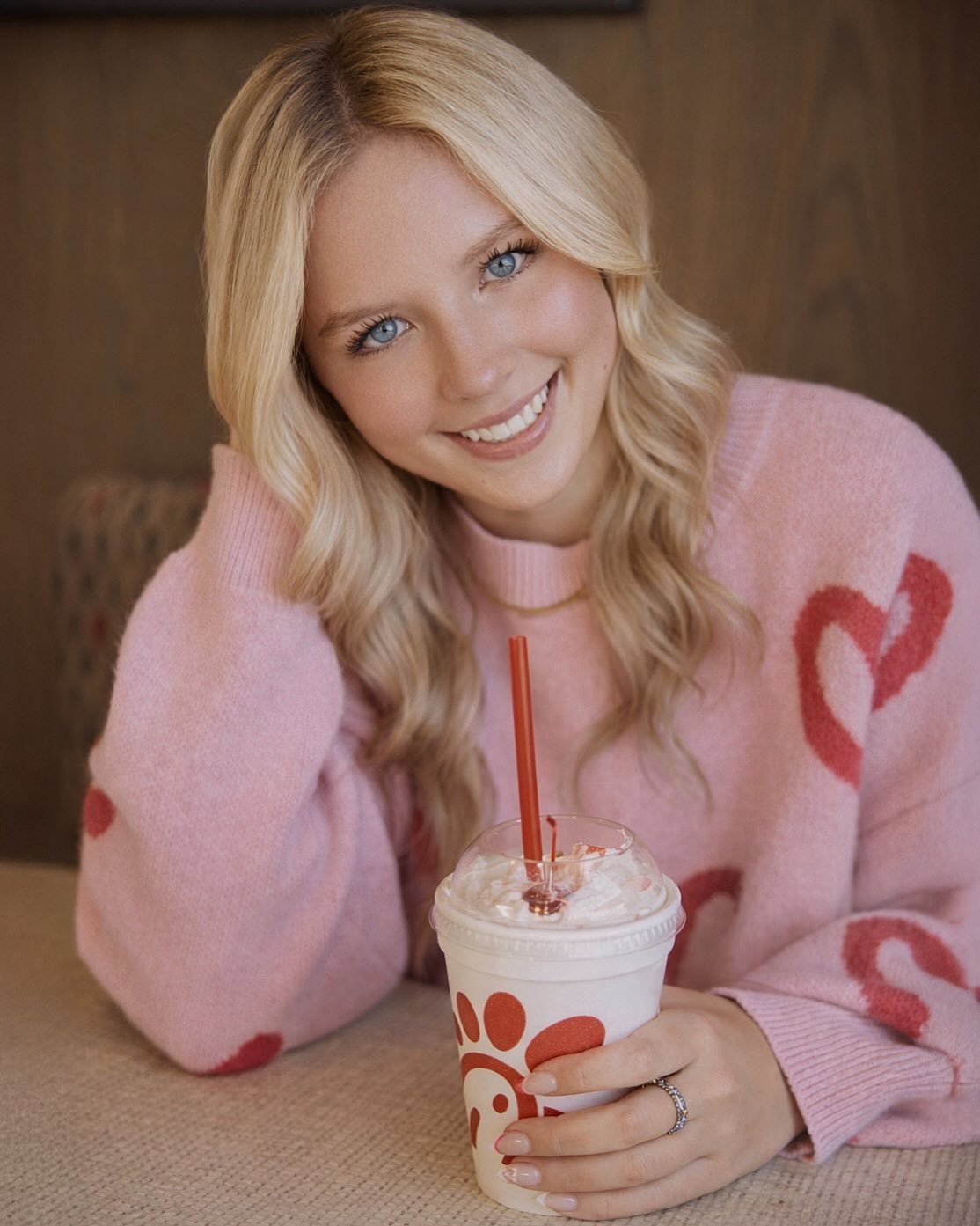 Senior year, but make it sweet.
Class of &rsquo;26 🤍

#jpylesenior #classof2026 #modernsenior #senioryear
#senioorportraits