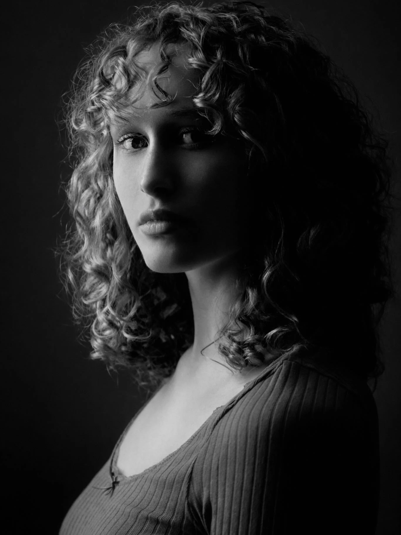 One light. 

#portraitphotography 
#blackandwhiteportraitphotography 
#portraitlighting
#lightandshadow
#jpylephotography