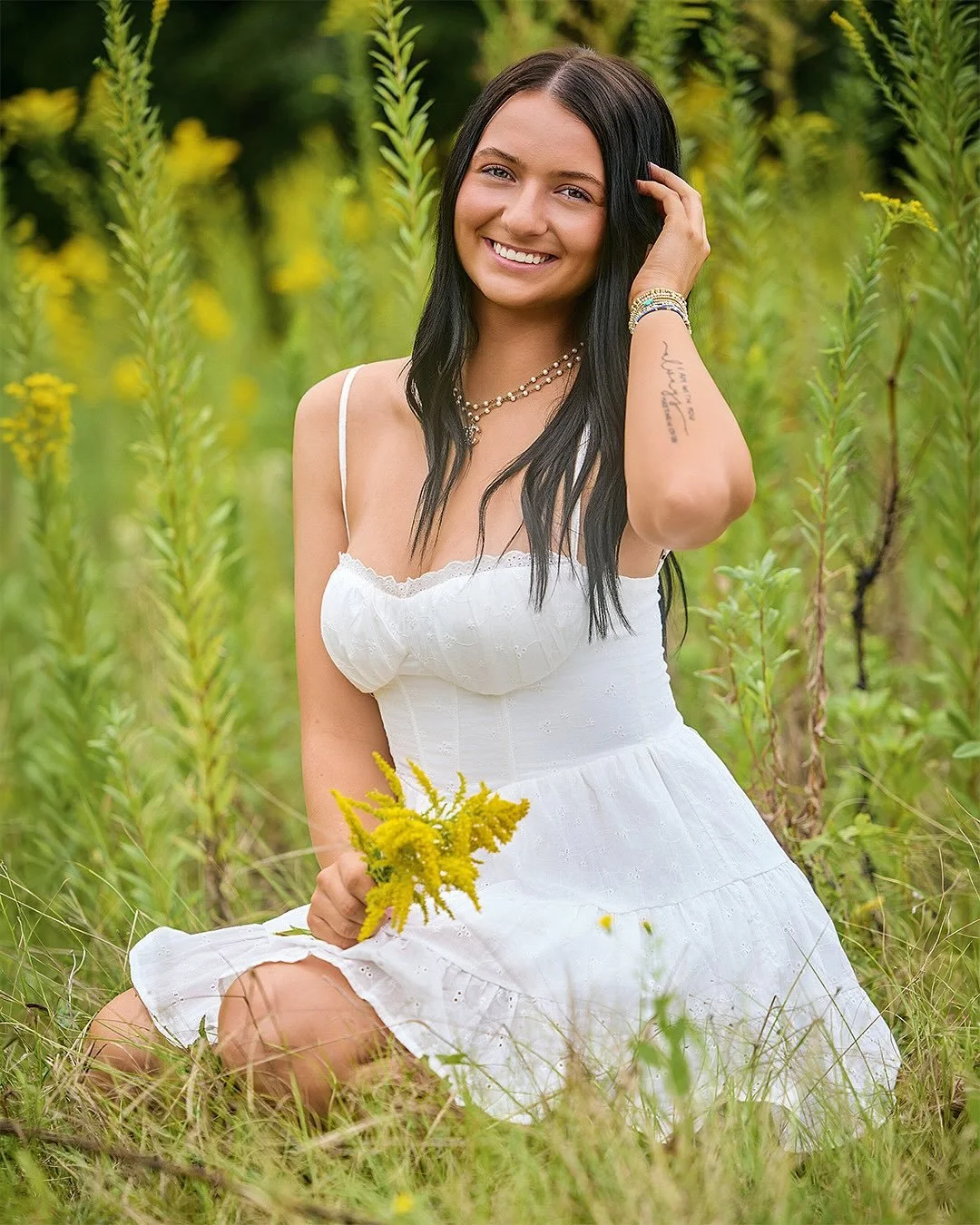 Senior portraits should feel like you. 
Natural. Confident.  Timeless. 🌼