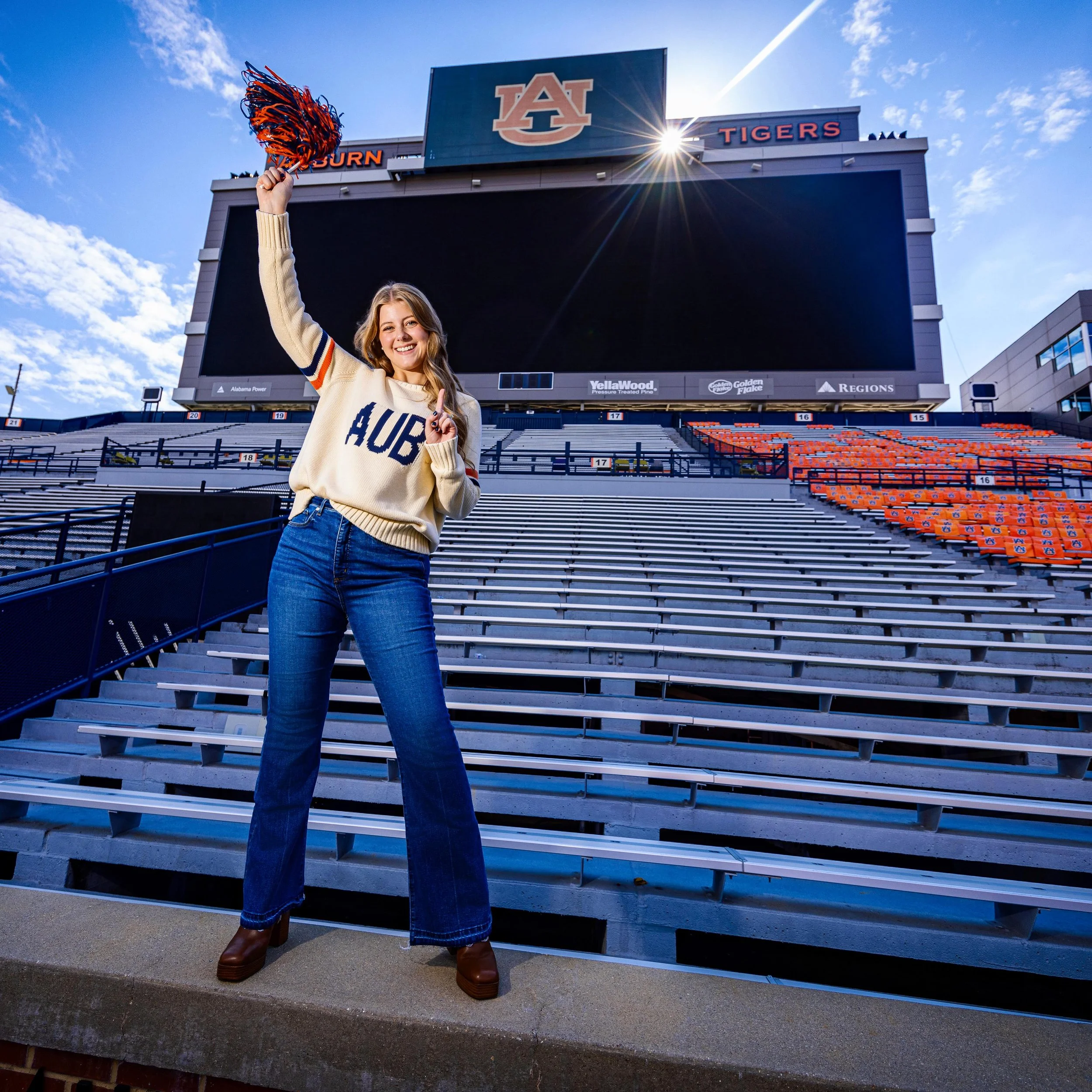 Before the #WorldCup took place in #JordanHare
There was  @hannahlhaines senior session @auburnu 🧡💙

#jpylesenior