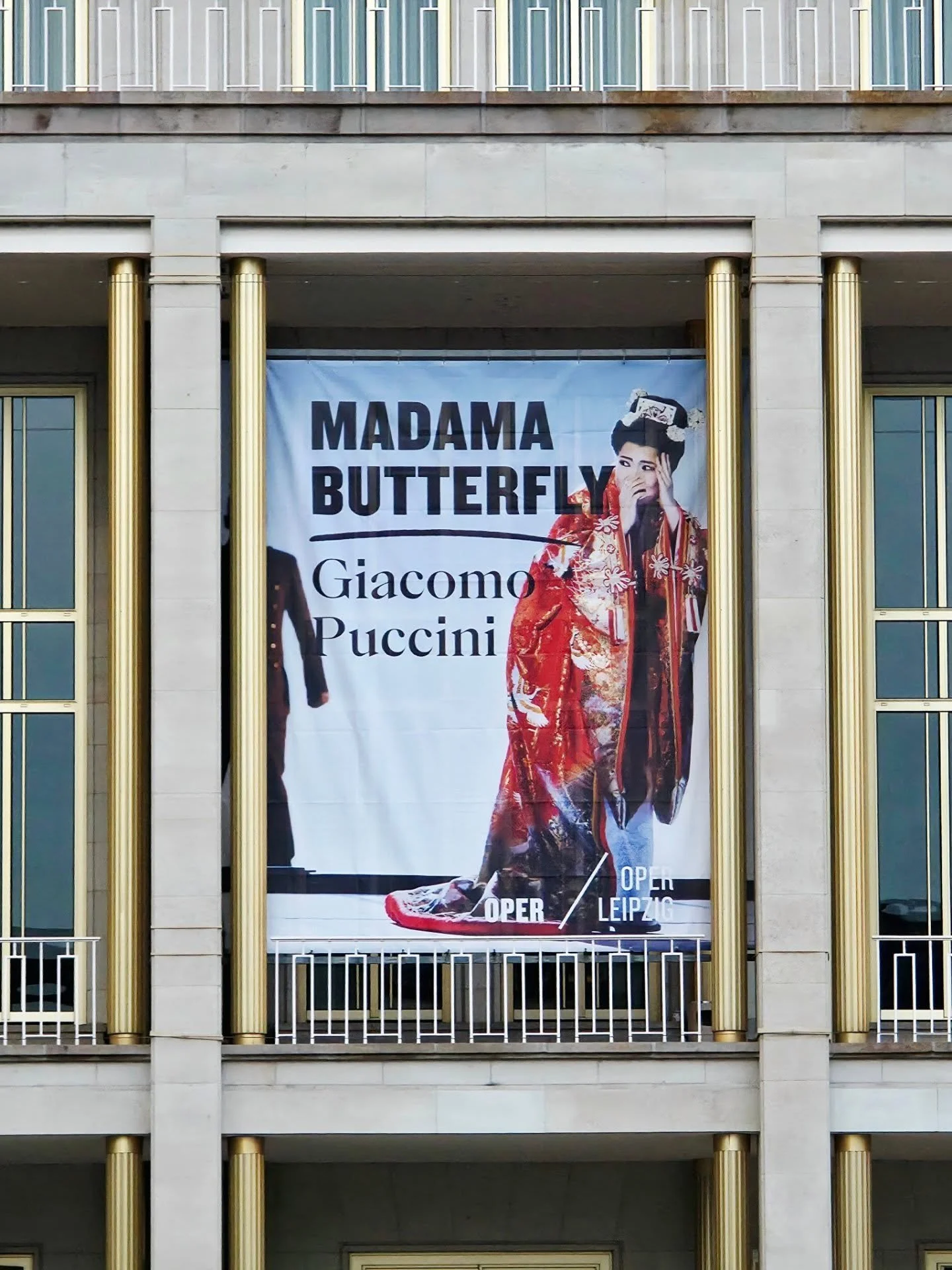 🦋 Happy to return to @oper_leipzig for a role debut as Sharpless in 'Madama Butterfly'. Toi x3 to the whole team! 🎵

#madamabutterfly #puccini #opera #oper #sharpless