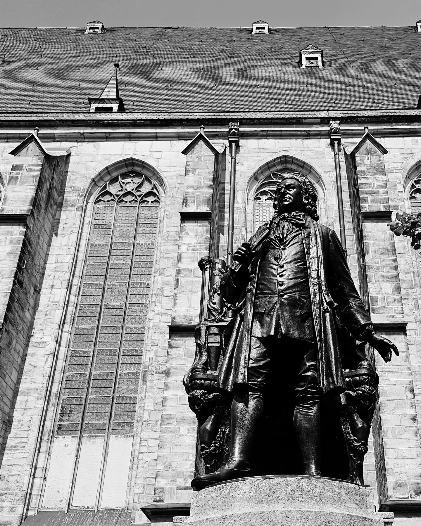 🎶 Morgen habe ich die Ehre, zum ersten Mal als Solist in der Thomaskirche aufzutreten. Es wird die Kantate BWV 33 unter der Leitung von Thomaskantor Andreas Reize sein. Genau 300 Jahre ist es her, dass Bach diese Kantate hier in Leipzig komponiert h