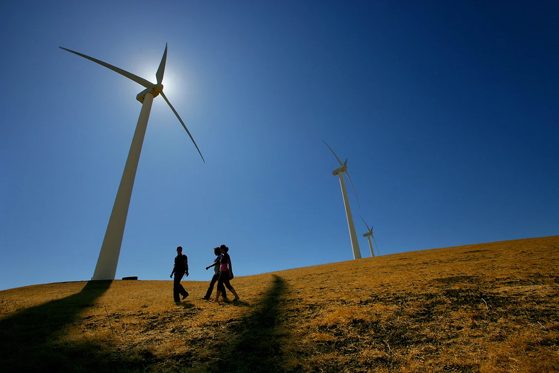  Students walking near wind machines at Altamont Pass. 