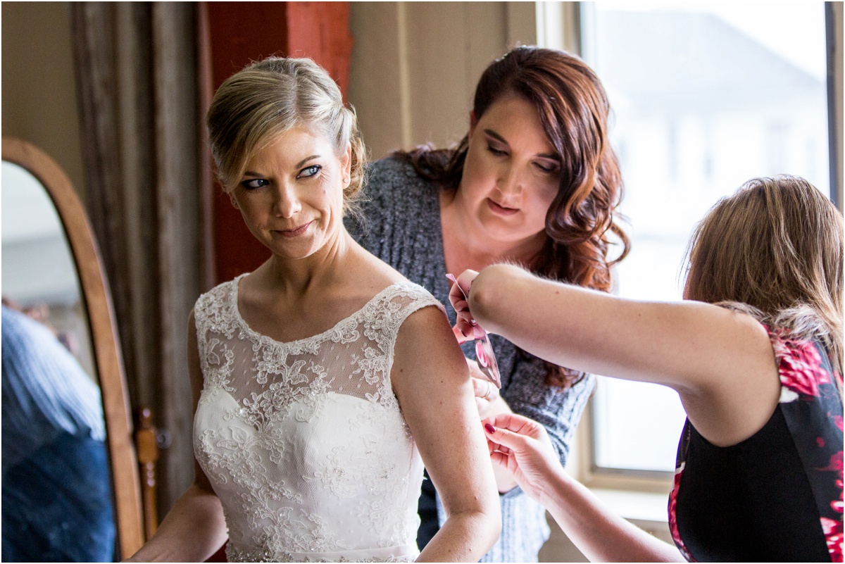 Wedding-at-the-Red-Barn-at-Hampshire-College-Four-Wings-Photography_0009.jpg