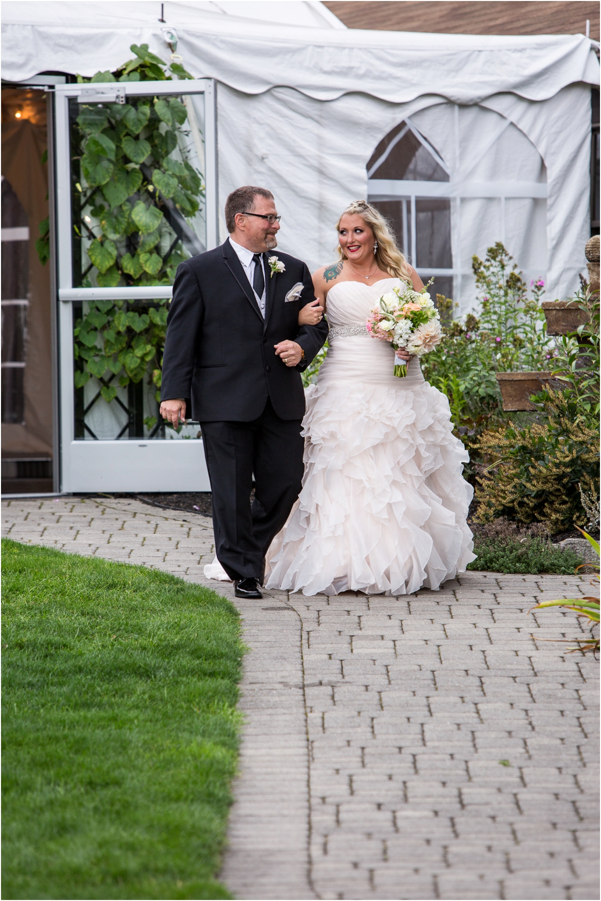 Zukas-Hilltop-Barn-Wedding-Four-Wings-Photography_0044.jpg