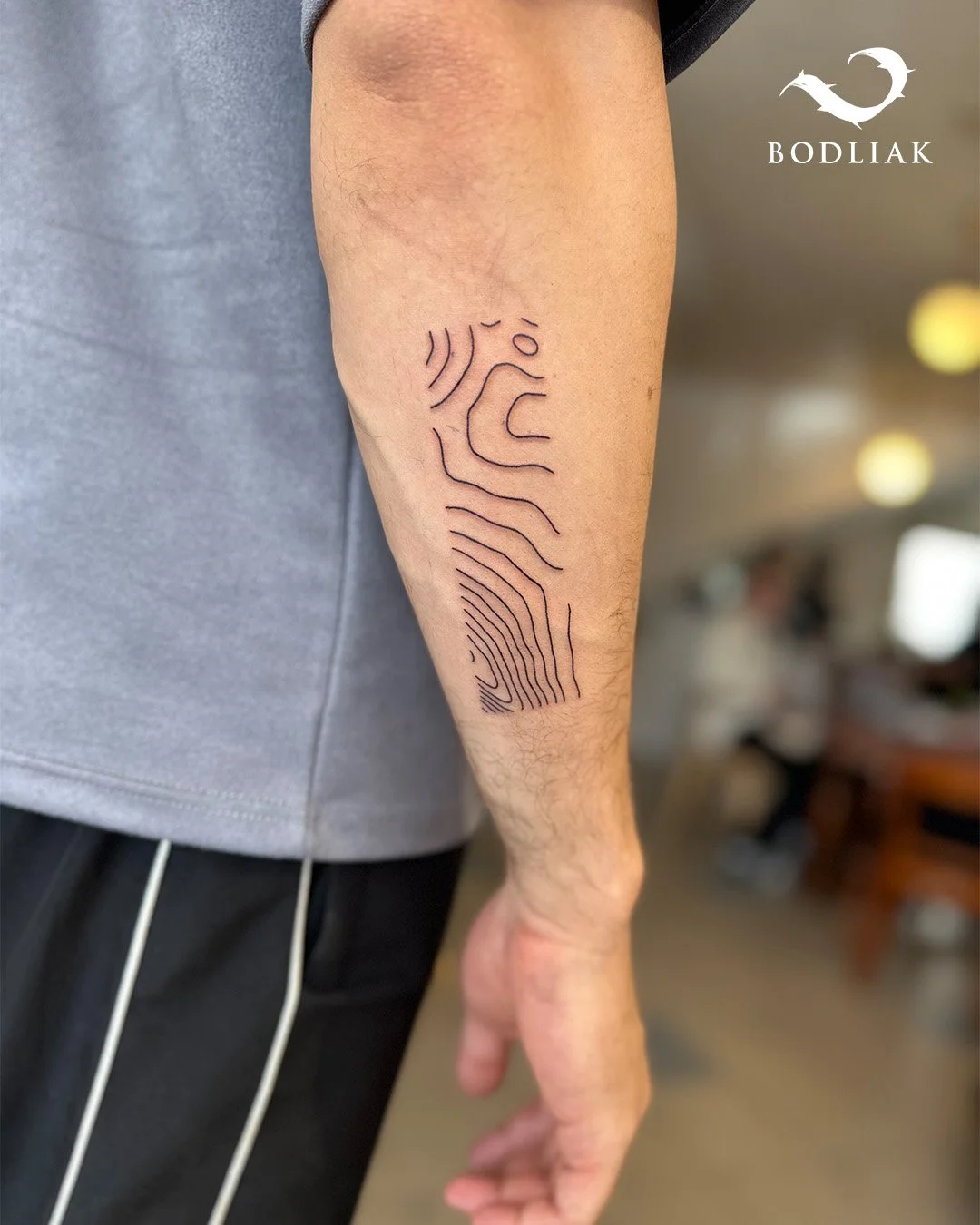 Aj v malom detaile sa skr&yacute;va veľk&yacute; pr&iacute;beh✨

🌐www.bodliak.sk/galeria-nikoleta

Nemus&iacute; to byť obrovsk&yacute; ruk&aacute;v, aby tetovanie malo svoju silu a osobit&eacute; čaro. Niekedy stačia čist&eacute; l&iacute;nie a pre