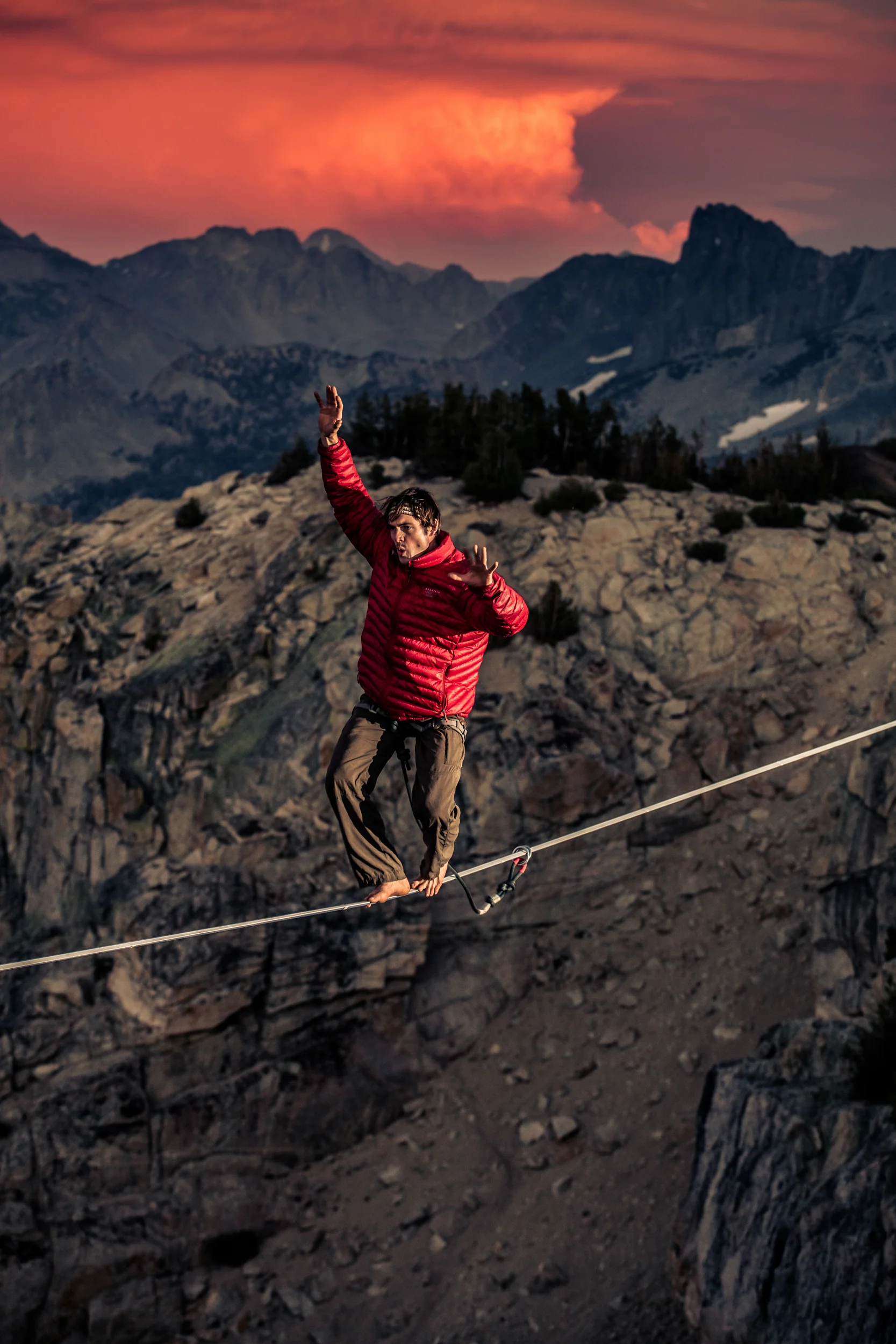 slackline-mountains-sunset.jpg
