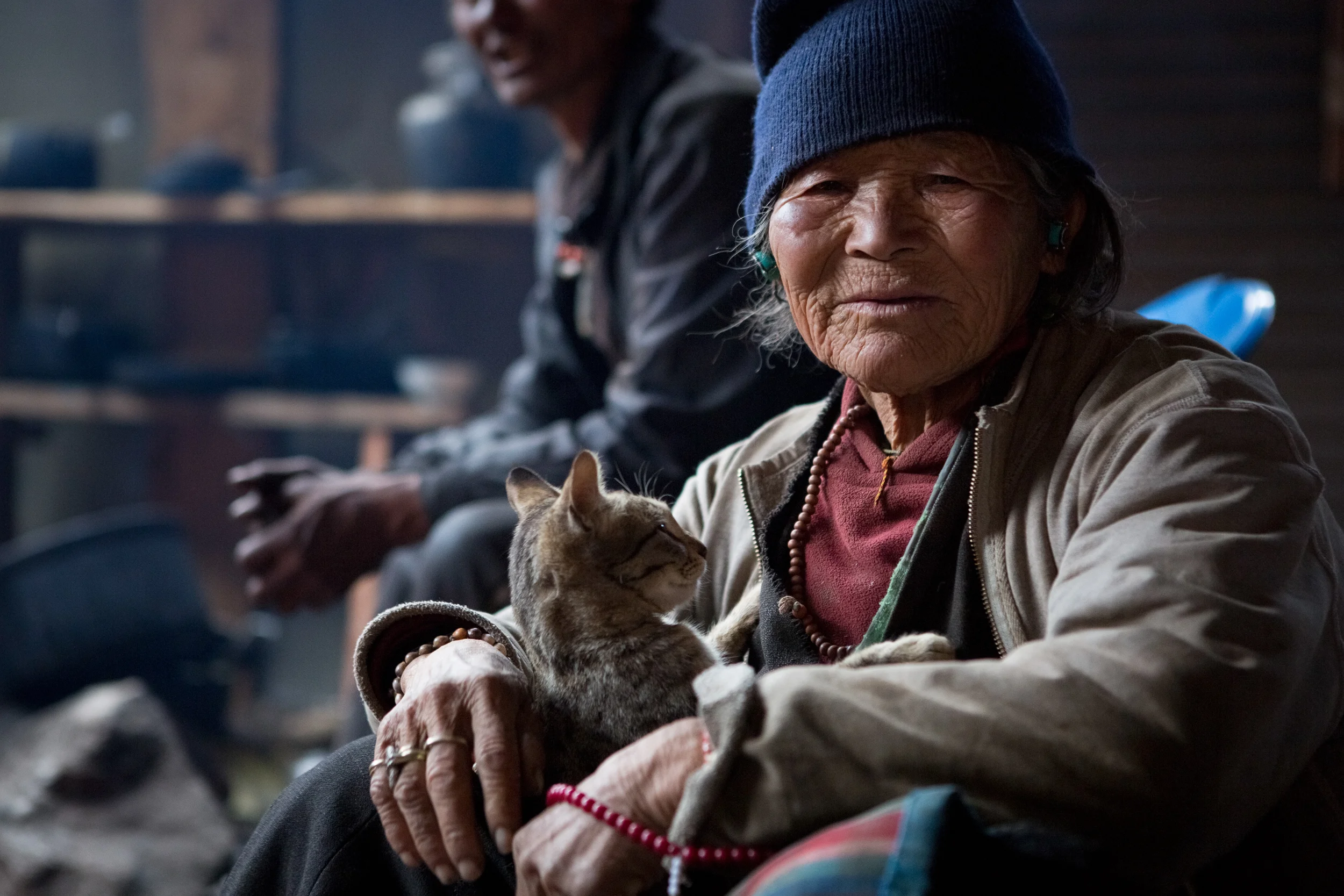 elderly-lady-cat-nepal.jpg