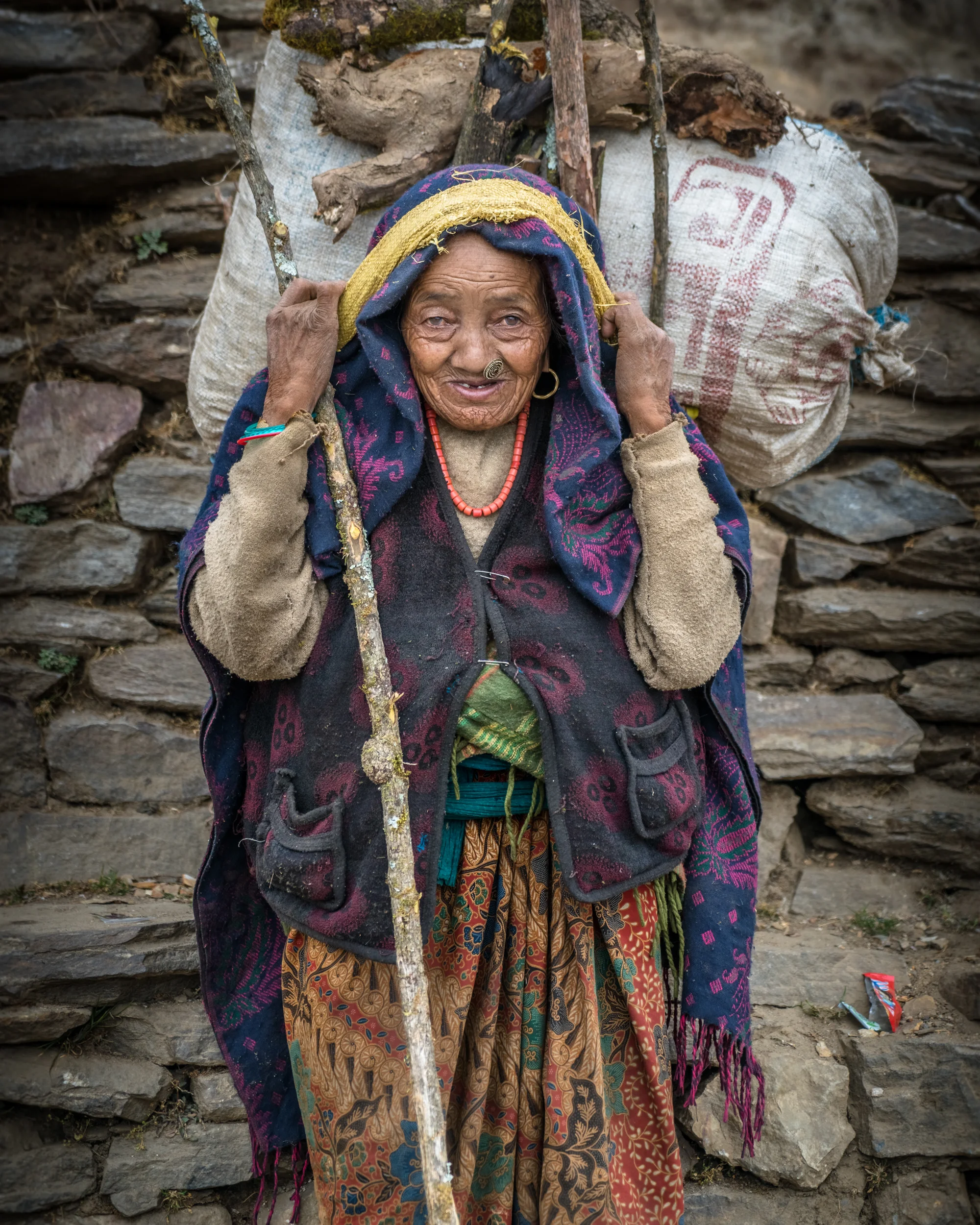 elderly-nepali-woman-porter.jpg