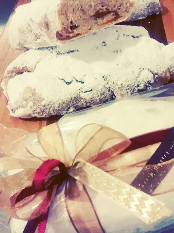 * Stollen (pan navideño alemán)