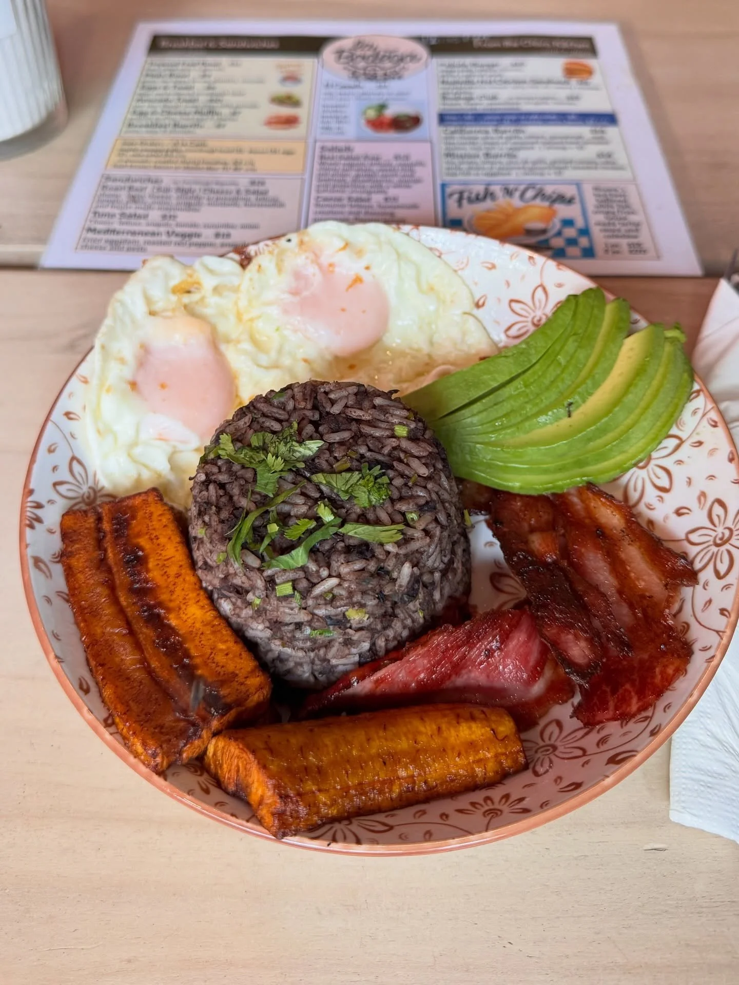 Cu&aacute;l te provoco m&aacute;s para desayunar? 

Personaliza tu desayuno, p&iacute;delo a tu gusto y disfruta de un ambiente agradable lleno de la mejor vibra con aire acondicionado.