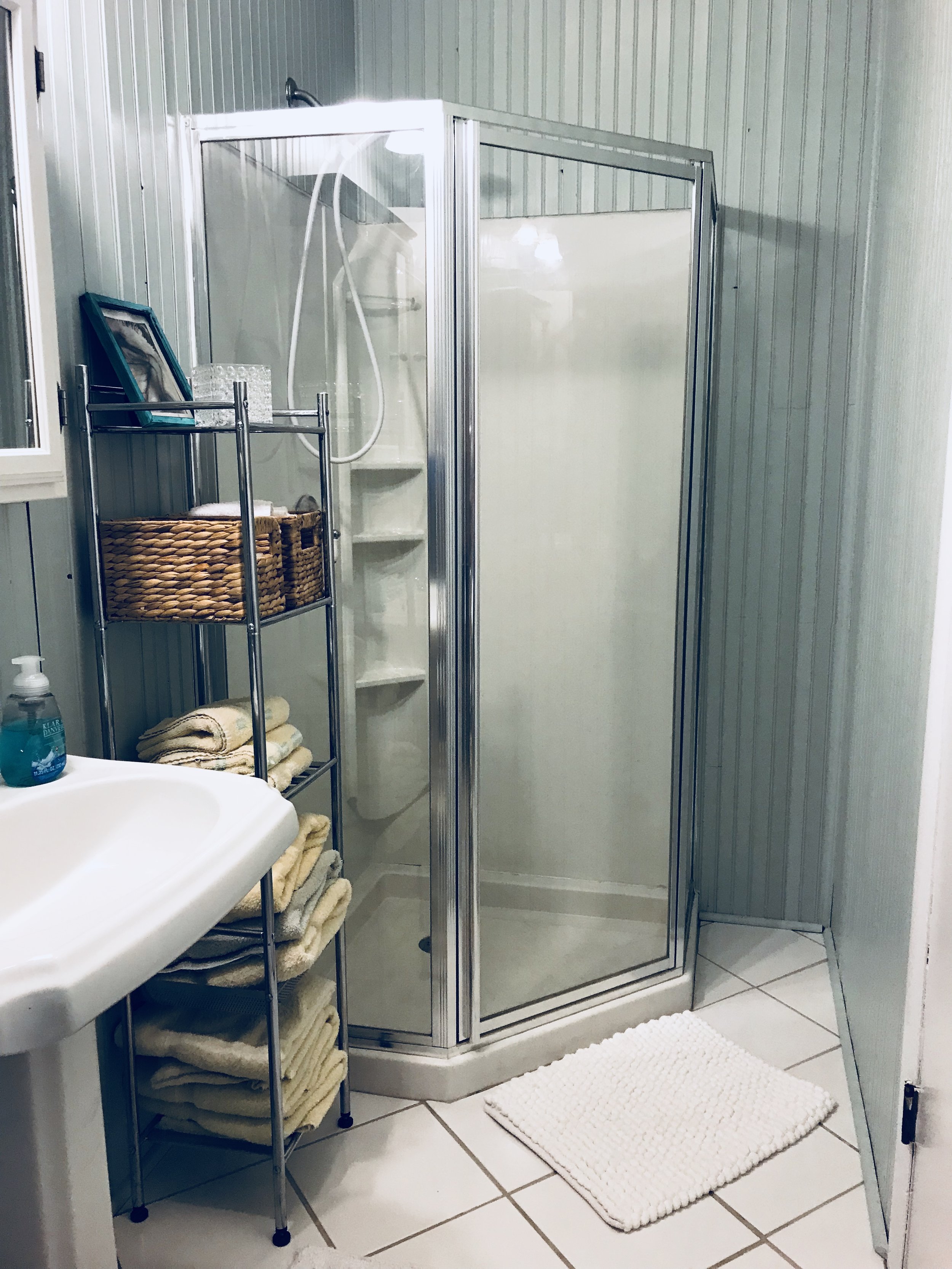 Guest Bathroom 2.jpeg.HEIC.jpeg