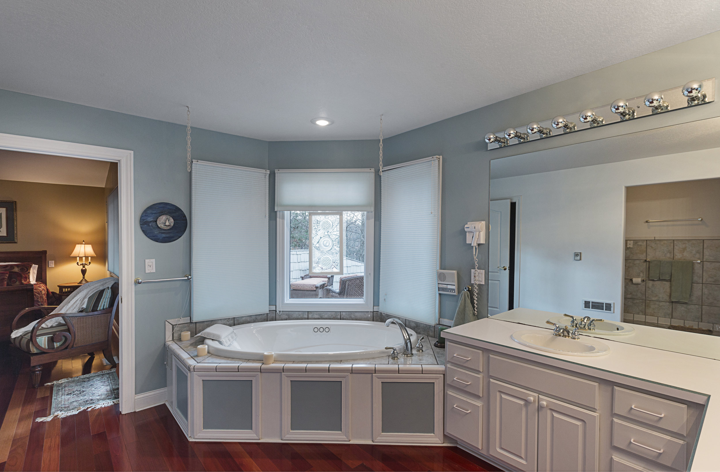 Master_Bathroom1.jpg