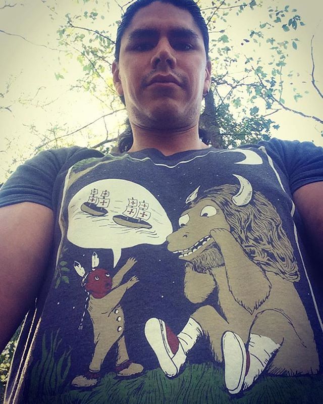 We are bringing this tee back in November :) 📸 @chiefpinto05
・・・
Is it Columbus Day???
Because I heard its Indigenous Peoples' Day! #nativeamerican #native #ntvsclothing #ntvs #teamntvs #indigenouspeoplesday #forgetcolumbusday #nativelivesmatter