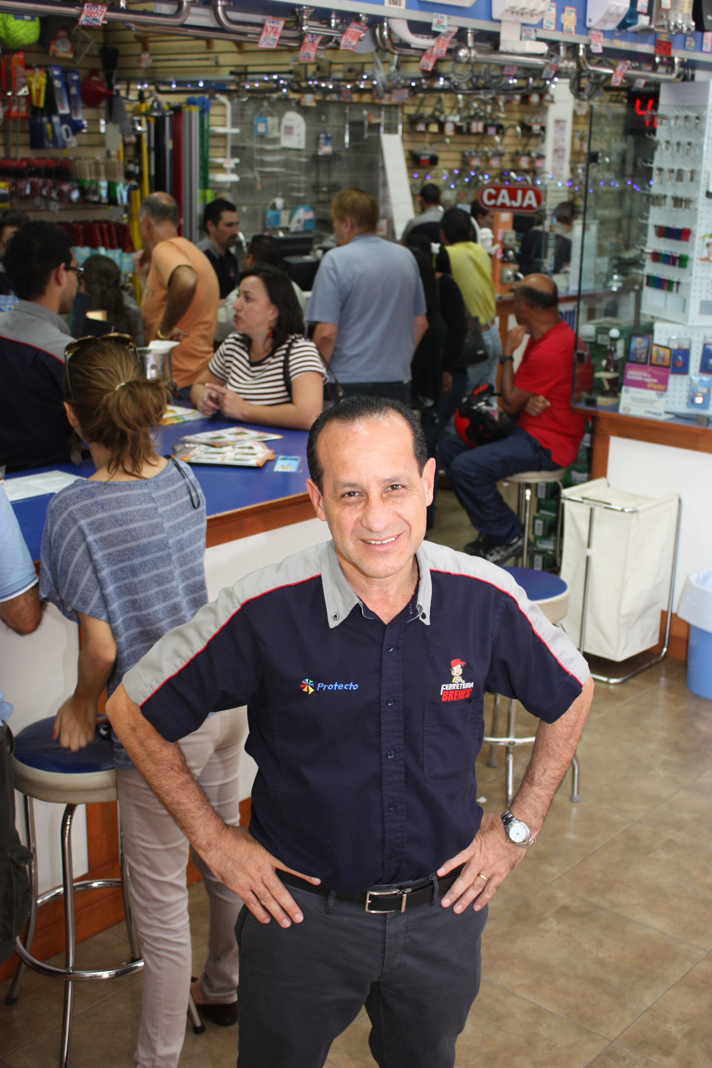 Freddy Brenes, Ferretería Brenes