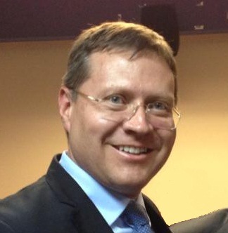 Expositor: Hector Garciacésar, Director Comercial de Holcim