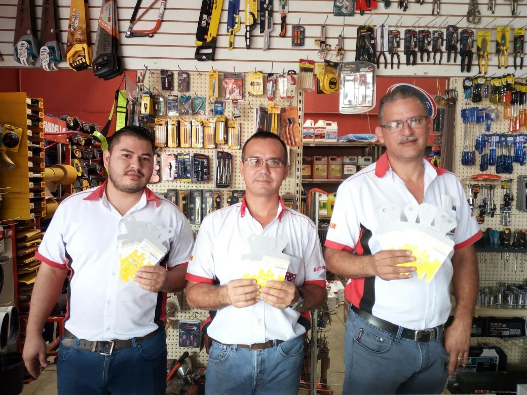Roy Abarca (derecha), Propietario de Ferretería RYR Florencia de San Carlos, ya cuenta con entradas para Expoferretera 2018