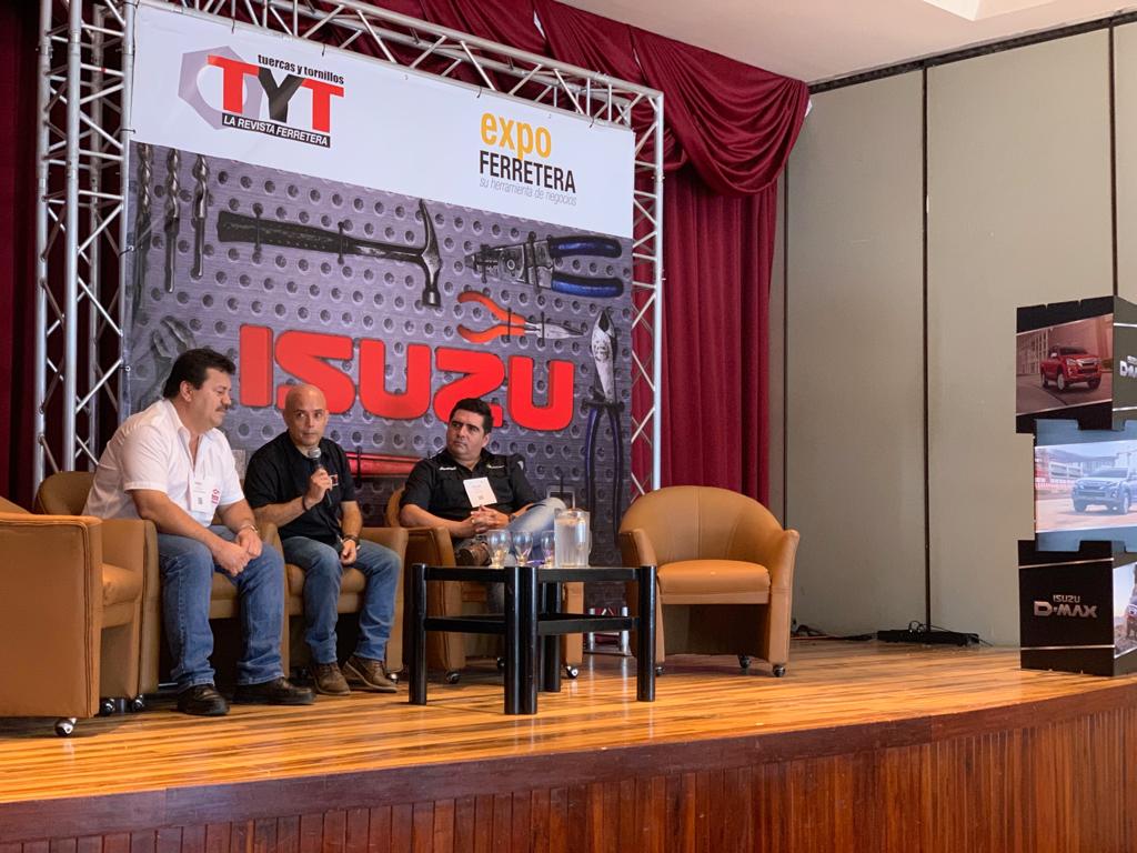 Conversatorio con ferreteros en Expoferretera