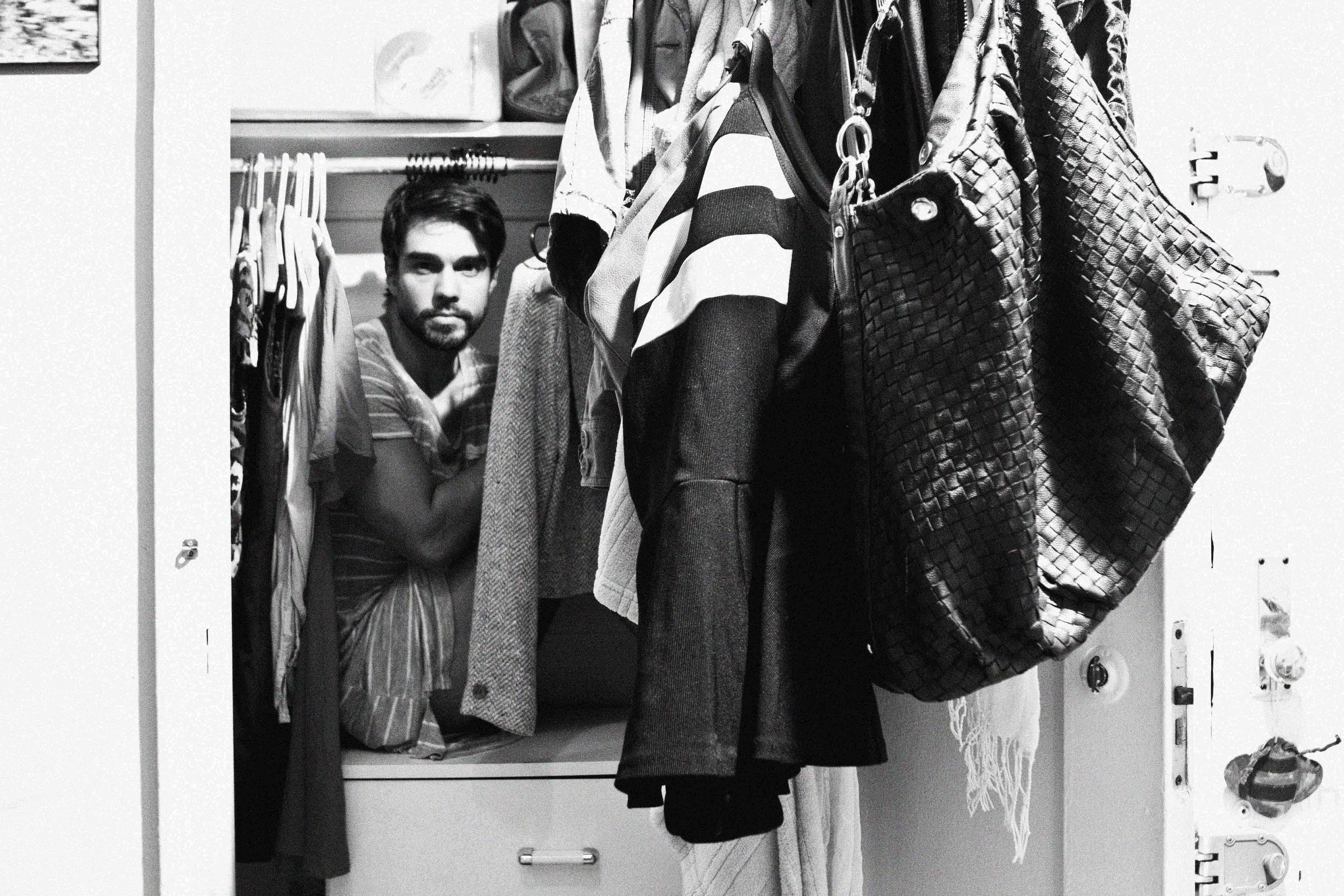 98days- 6 of 14. I went into your closet. I wore your pajamas. I have this constant pain in my stomach as if someone had ripped out my guts. It's a continuous pain that pulls me down to ultimately make me crouch into a ball. My troubled, twisted mind prompts me to embrace these cruel, unwanted thoughts and my somewhat pacified soul yells at me loud: "She's yours. Just wait for her. She's all for you," even though a very immature leviathan monster is relentlessly threatening to take over my soul in a full out act of malarkey. I'm prompted to scream. It instigates me and suggests that I truncate and sever or link and lace and love. My stomach trembles jocund in a blatant foreshadowing of our future. All of this at the same time. Thus I live in this constant parody of an arm-wrestle. I am completely ridiculous. "Que cuando el amor no es locura no es amor." -Pedro Calderón de la Barca #distanceisaharshmistress #teamo #unbesoenesaboca #sleepinguntildecember