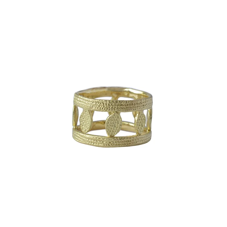 Francesca-Lacagnina-18K-Gold-Textured-Leaf-Band-R200G18-White-Background.jpg