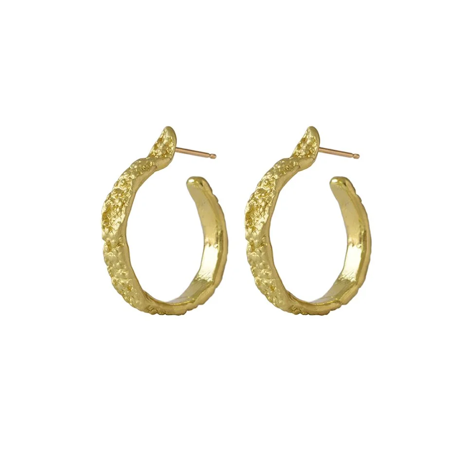 Francesca-Lacagnina-18K-Gold-Coral-Textured-Large-Hoop-Earrings-E125G18-White-Background-01.jpg