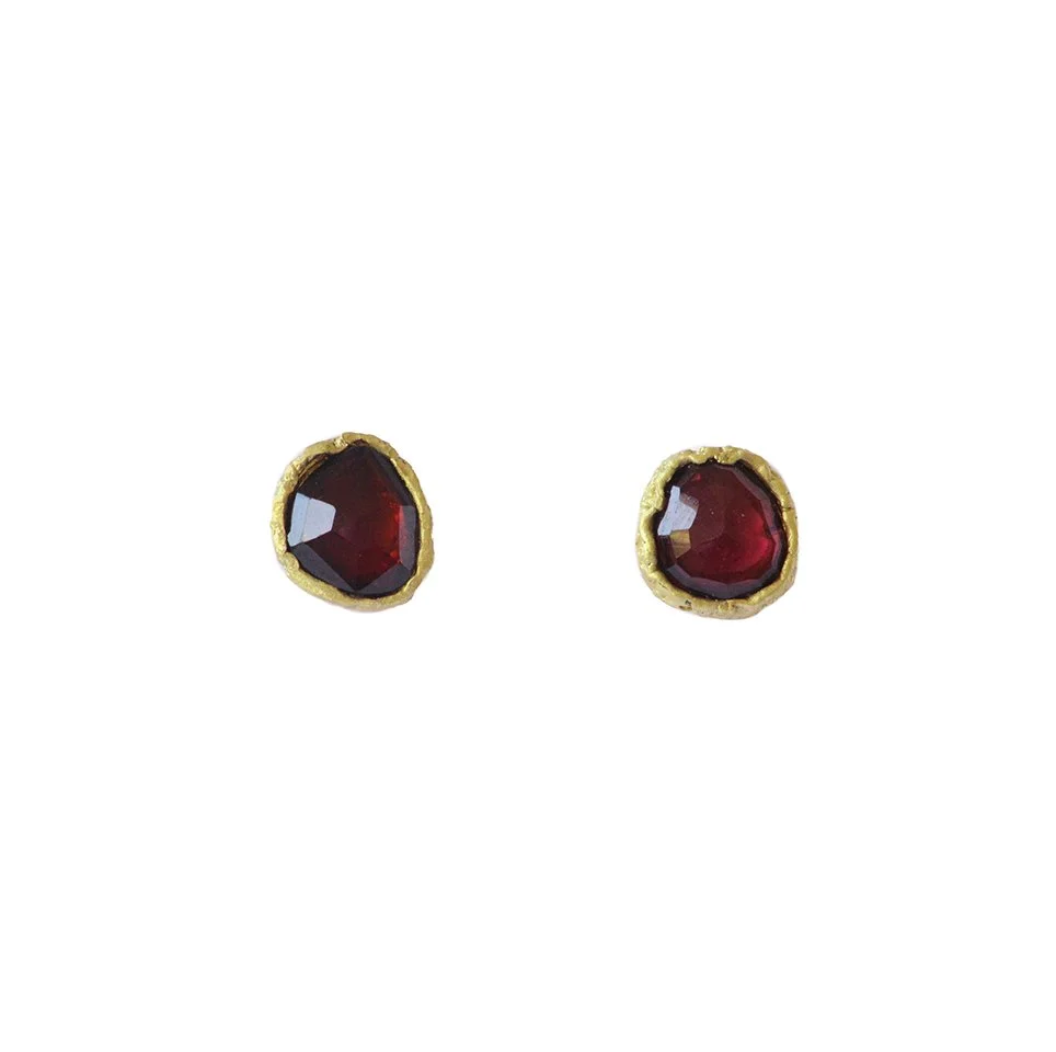 Francesca-Lacagnina-18K-gold-rose-cut-garnet-studs-E128G18GAR-WEB.jpg