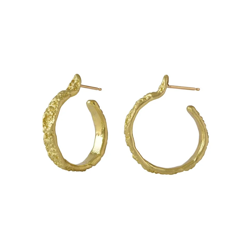 Francesca-Lacagnina-18K-Gold-Coral-Textured-Large-Hoop-Earrings-E125G18-White-Background-02.jpg