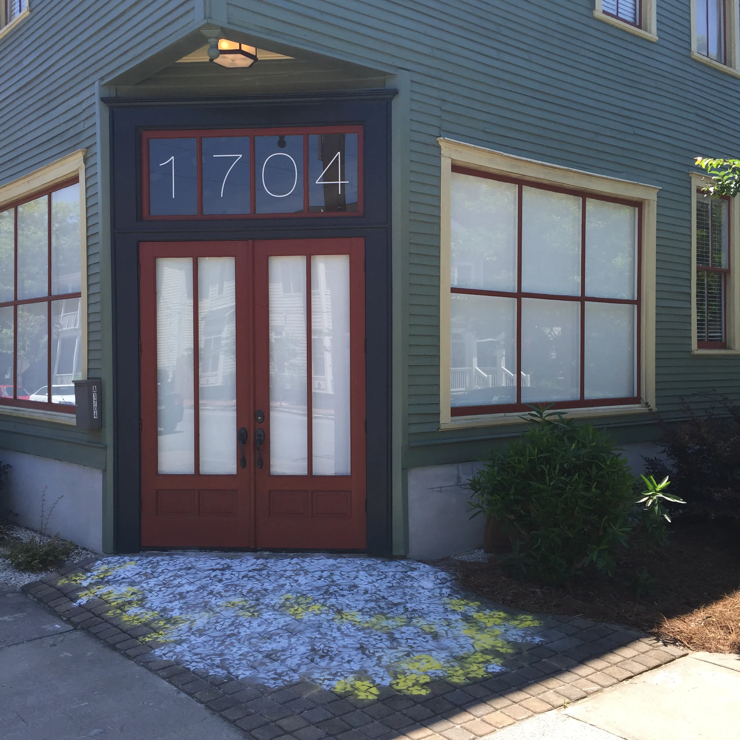 trailing arbutus (may flower) sidewalk treatment, 1704Lincoln, spray chalk, may day 2015