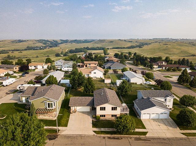 Bringing things to new heights!
#pun #sorrynotsorry #realty #realestate #realestatephotography #photography #drone #dronephotography #ndrealestate #bismarckrealestate #mandanrealestate