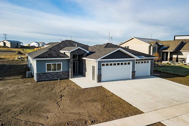 Preview for new construction by JE Homes!
#realty #realestate #photography #newconstruction #interiordesign #interior #architecturephotography #architecture #kitchen #kitchendesign #bathroom #masterbath #bathtub #tub #bathroomdesign