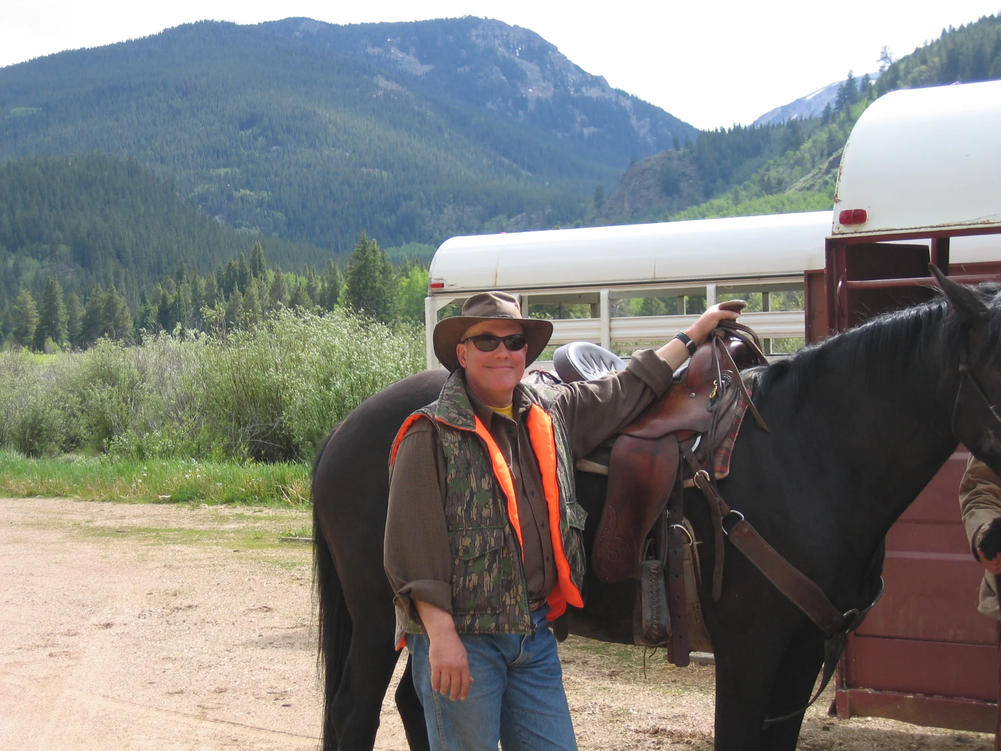 Rawah-Dave with horse.jpg