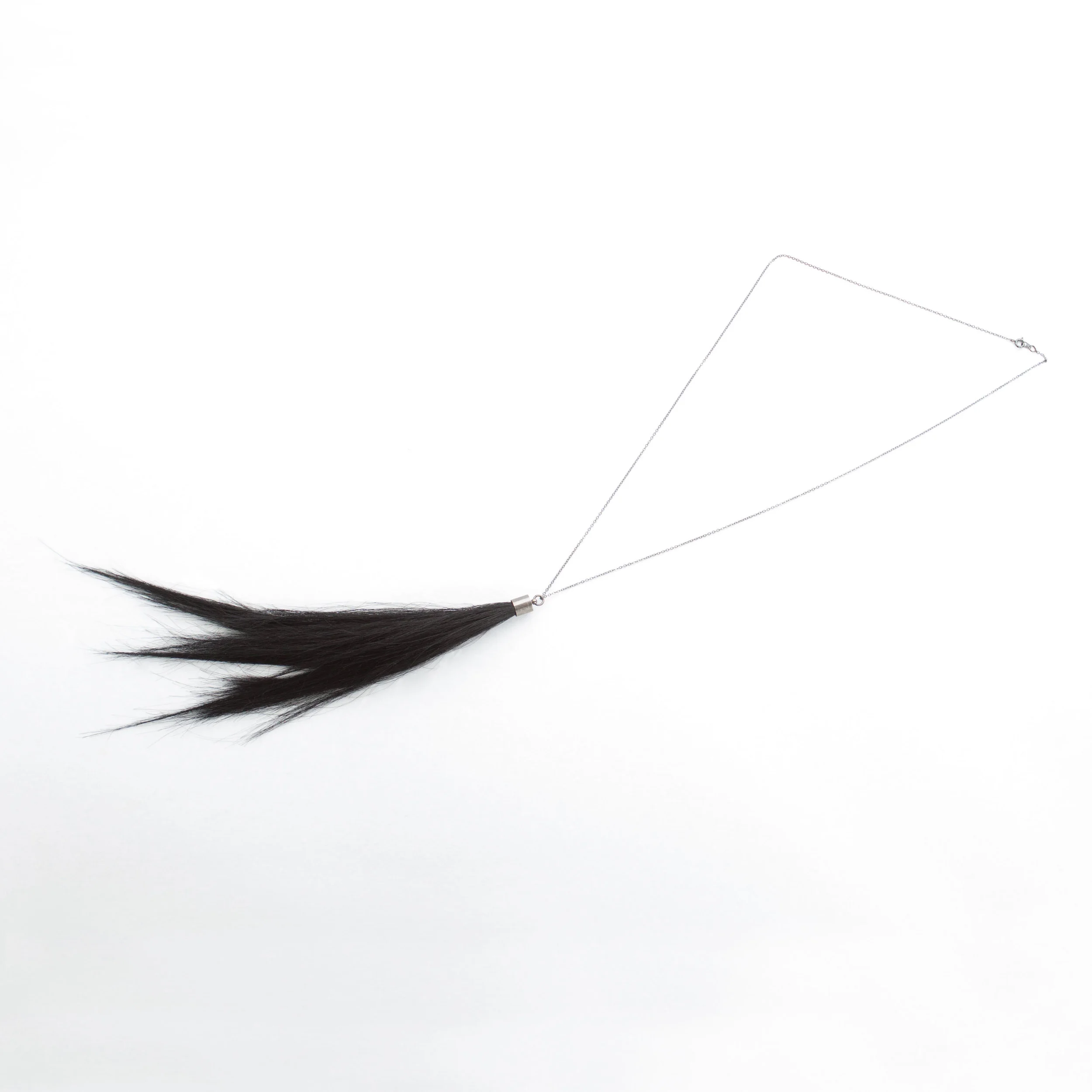 Simple-Hair-Necklace_LaLaYeah_Velvit_2.jpg