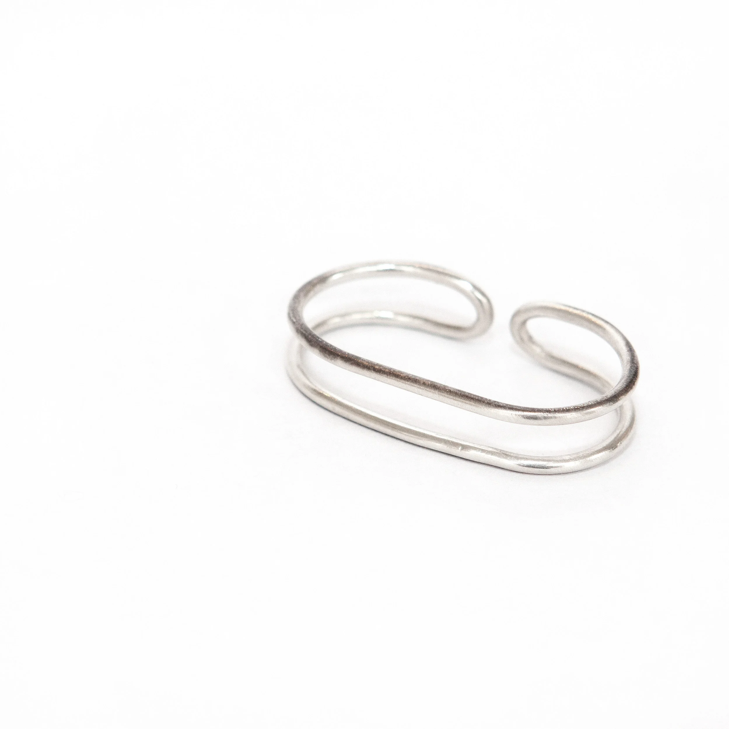 2-Finger-Oval-Ring_1-100_Velvit_2.jpg