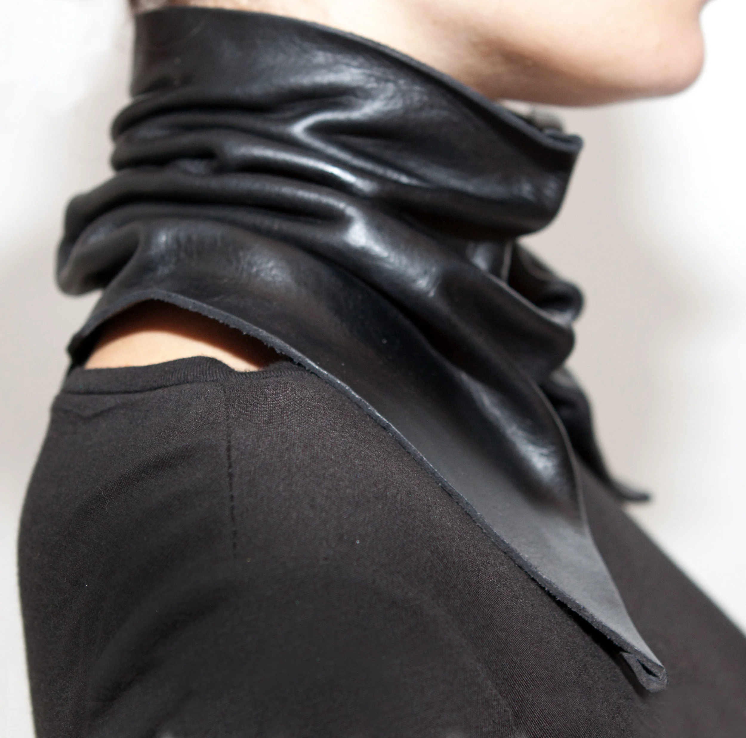 Leather-Collar_Eleen-Halvorsen_Velvit_3.jpg