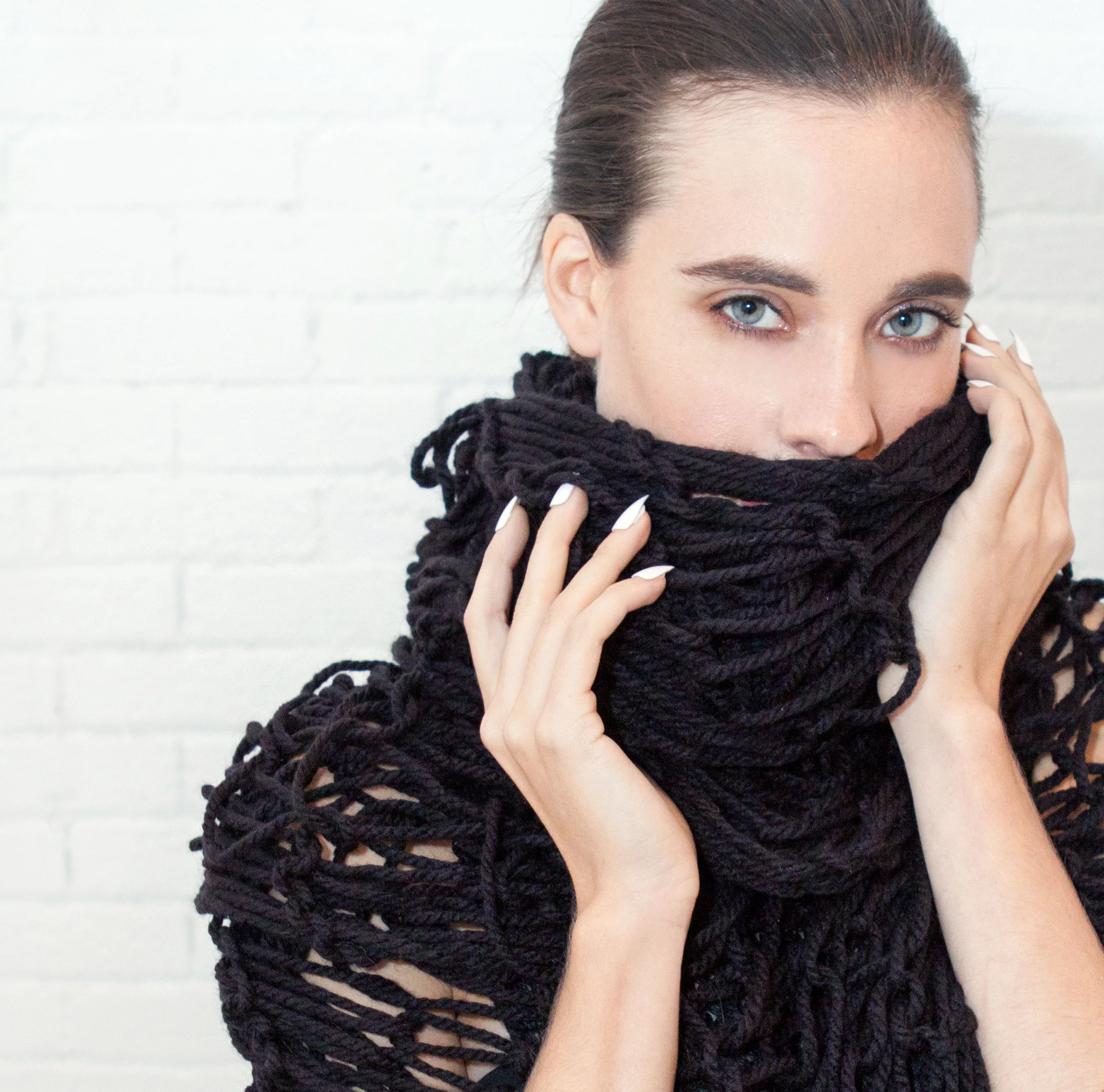 Heavy-Lace-Scarf_Maude-Nibelungen_Velvit_1.jpg