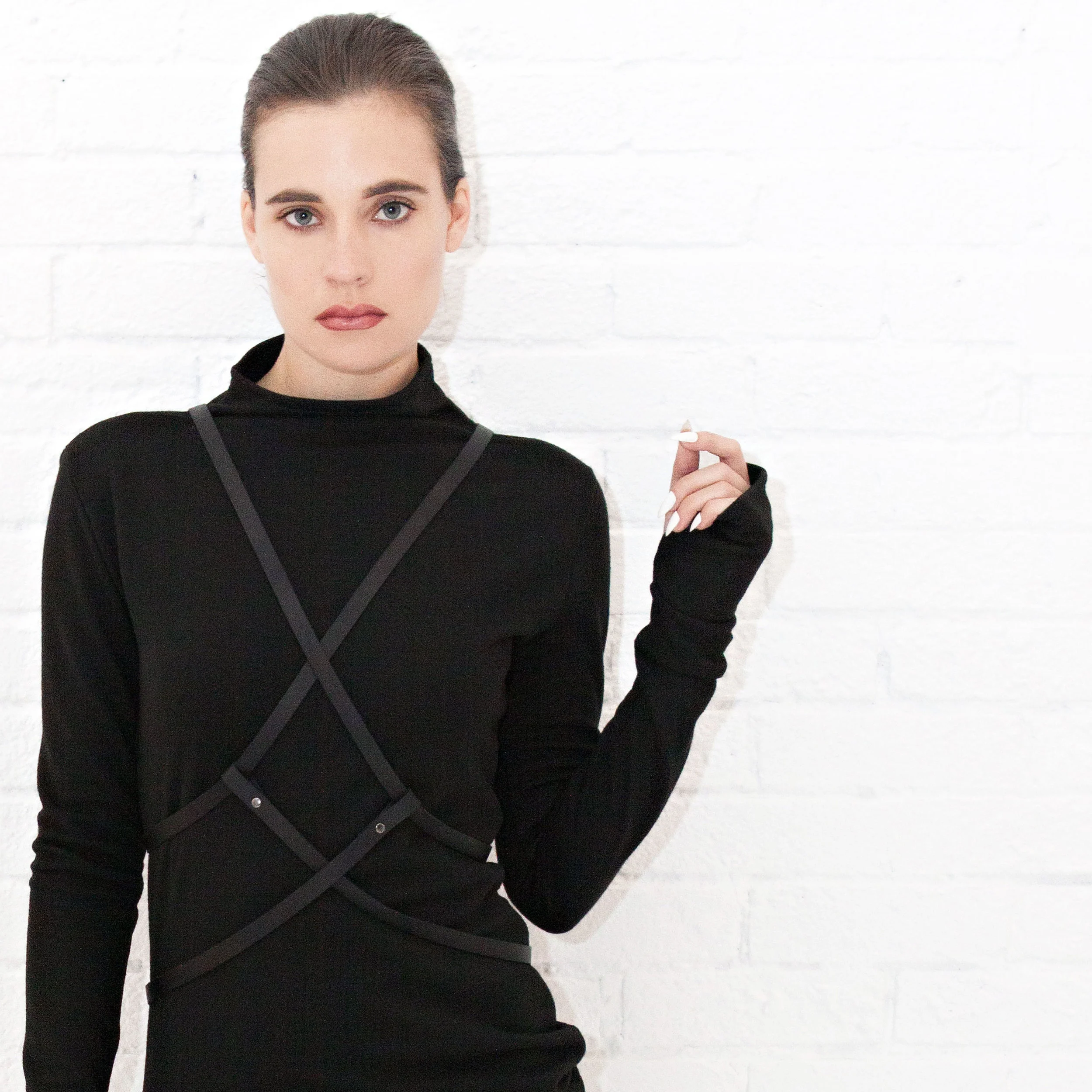 Criss-Cross-Harness_North-and-Hudson_Velvit_1.jpg