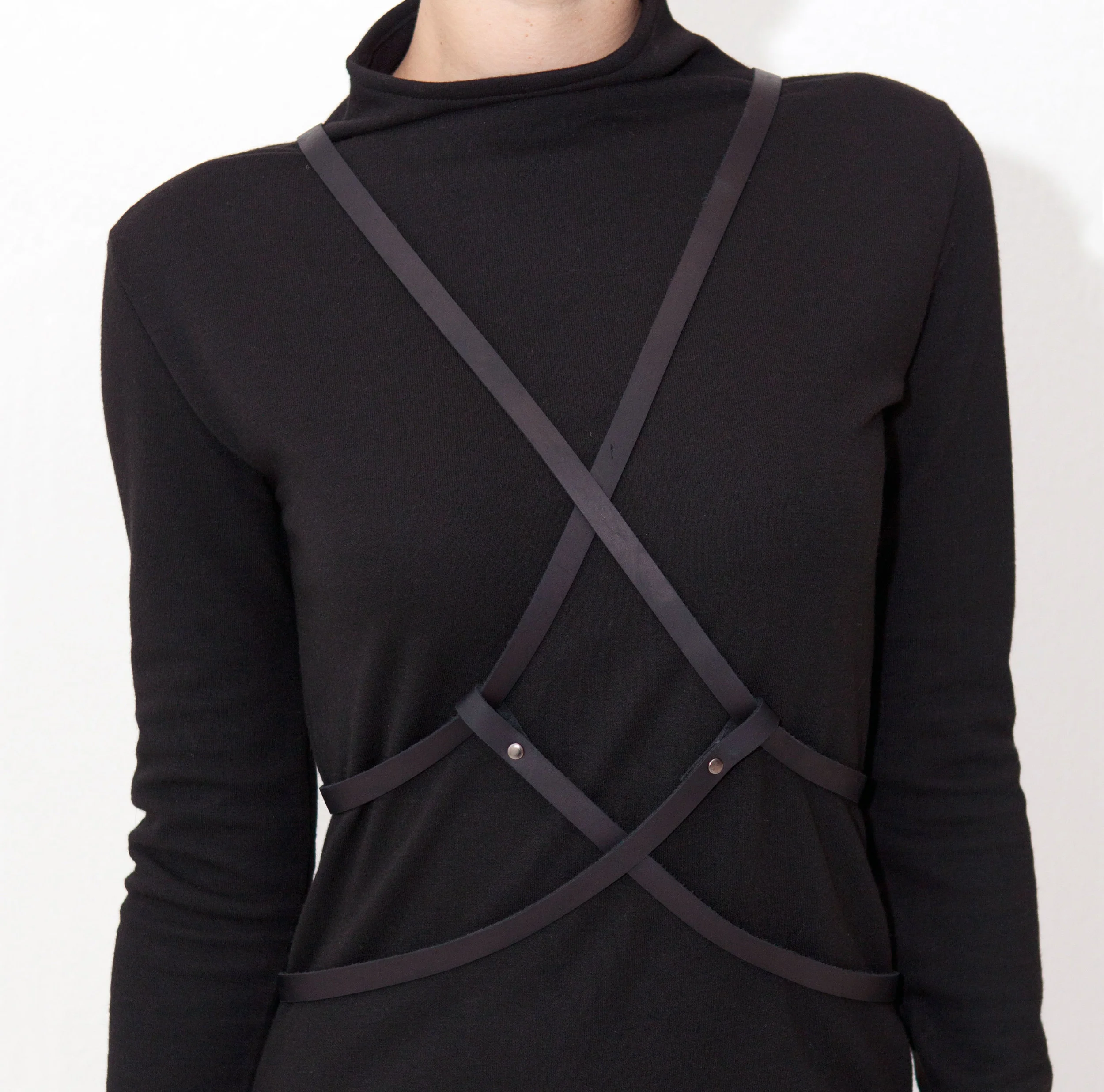 Criss-Cross-Harness_North-and-Hudson_Velvit_2.jpg