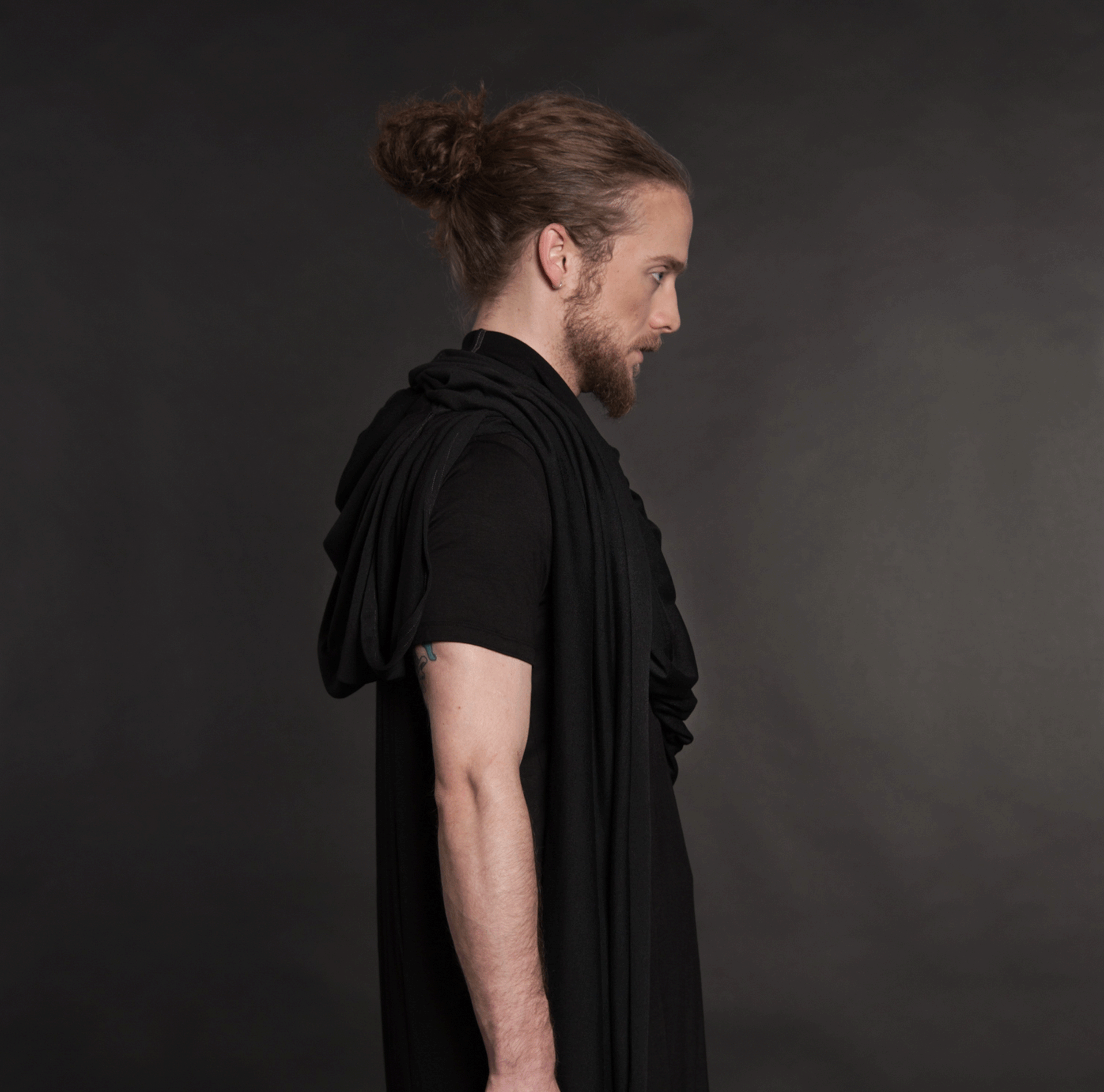 Velvit-Noctex-Permeance-Scarf-black-scarf-jersey-scarf-black-clothes-5.gif