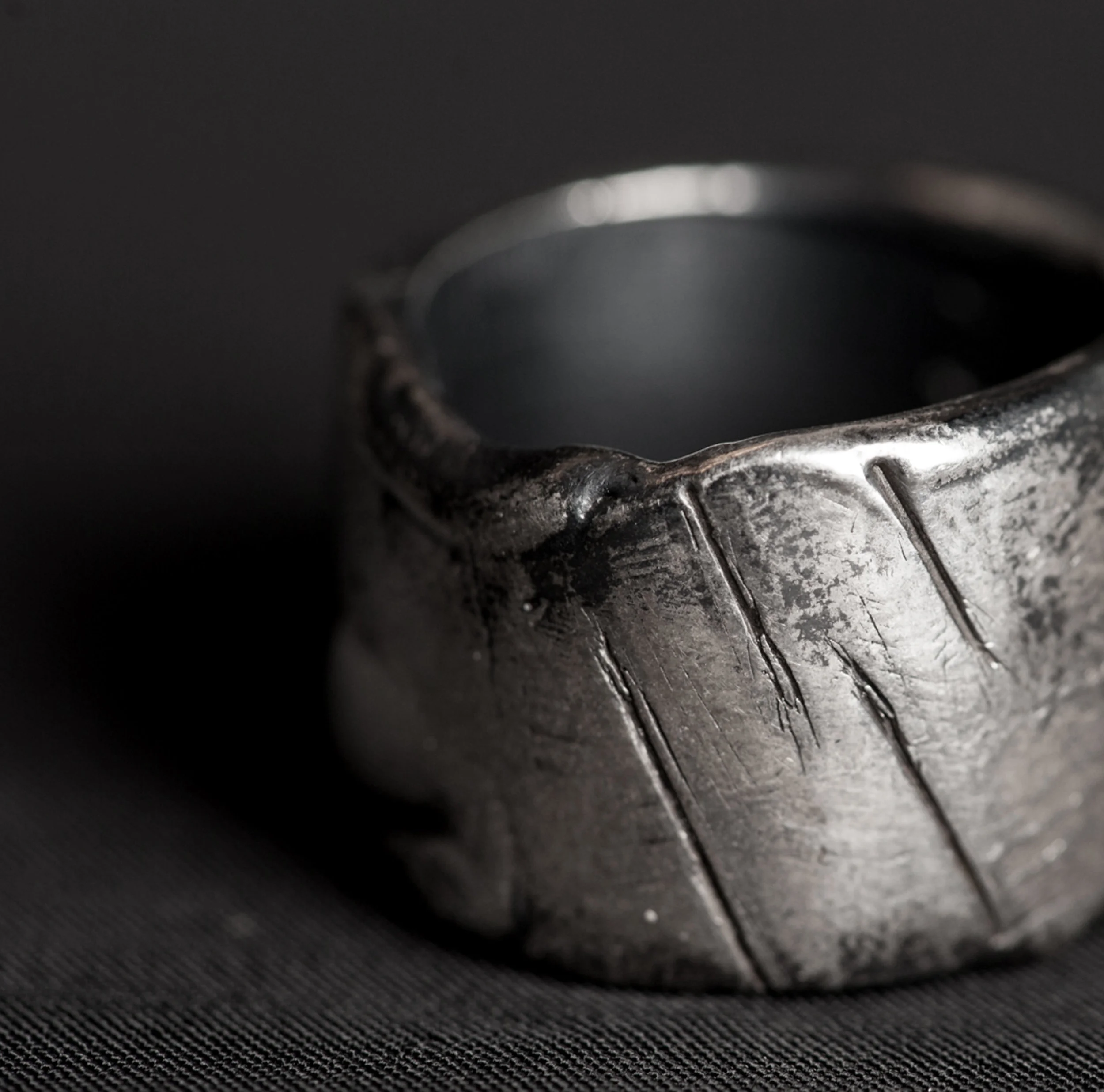 Velvit-RawTaste-Distressed-Band-silver-ring-unisex-ring-2.jpg