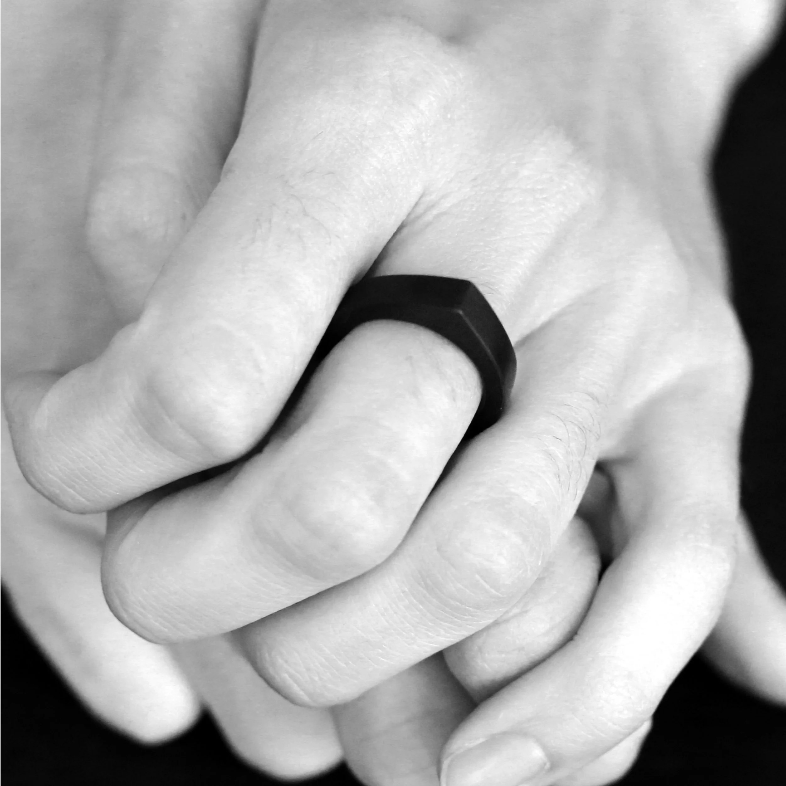 Chevron-Ebony-Ring-cindy-leper_Velvit_2.jpg