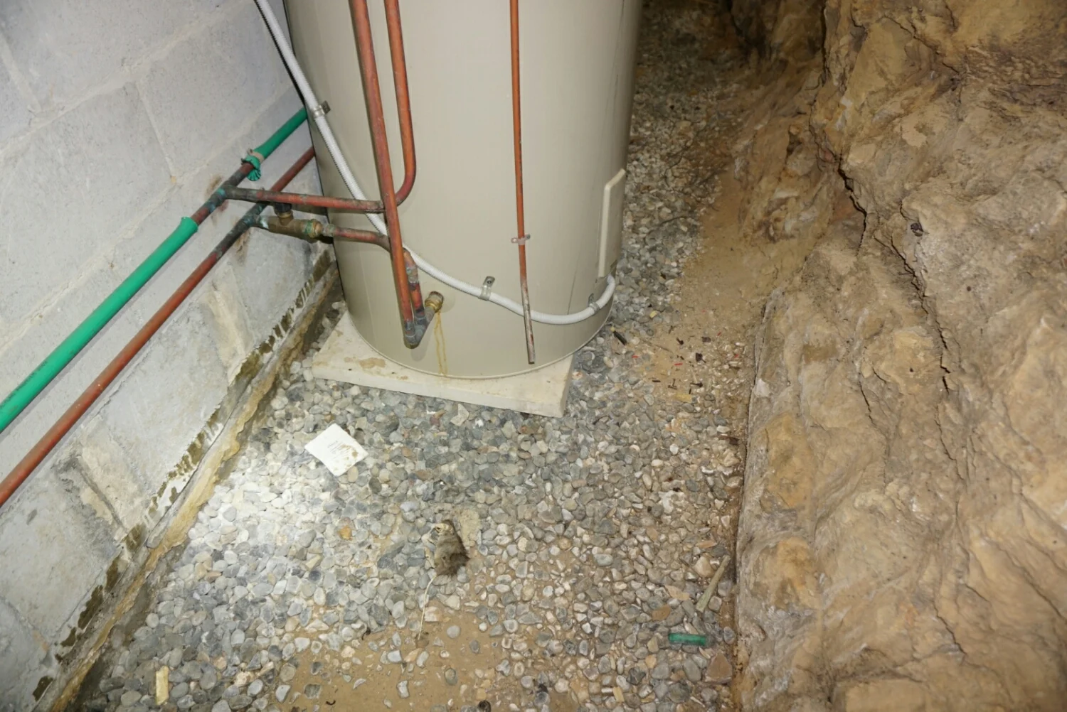 Even concealed hot water units have insufficient drainage. 