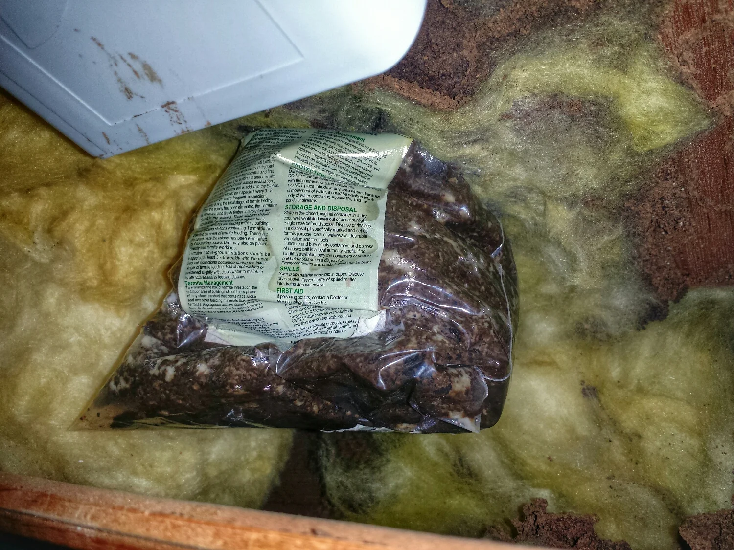 A tight spot between levels on a multi-storey building meant being creative with the bait. These were Schedorhinotermes being baited, they can be very difficult to bait and in this case, required several baiting locations, this colony consumed more than 800g of bait!