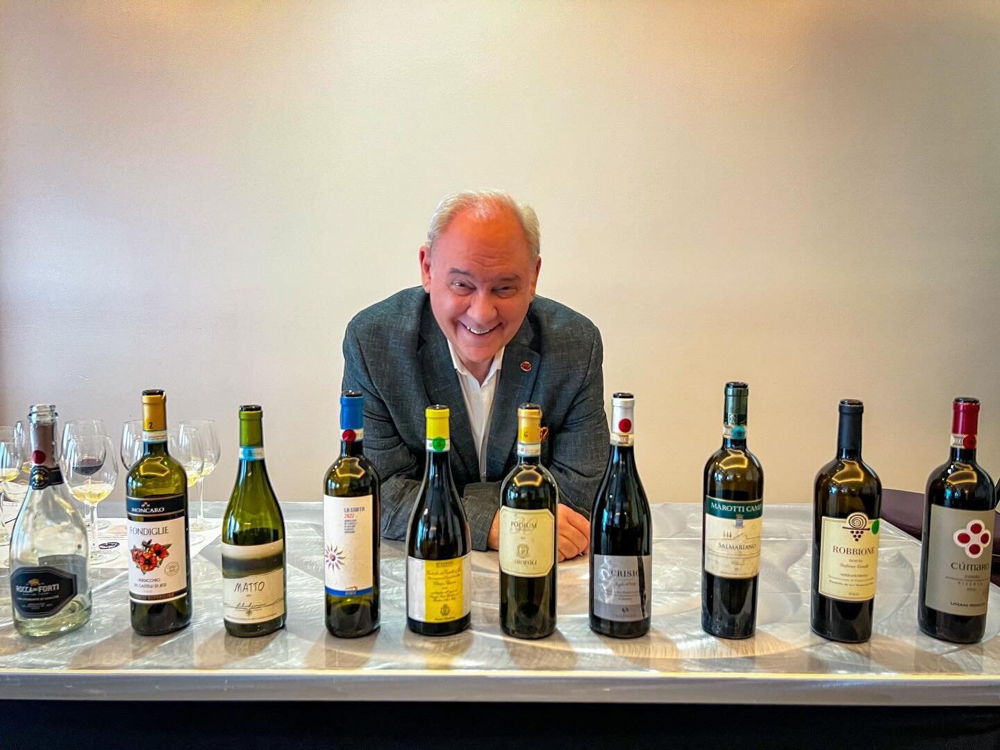 It is always an honor to present great wines at #simplyitalian for @ieemusa - this past week I was pleased to offer the seminars including this wonderful roundup of (undeservedly) little known wines from #lemarche. I think we made some new friends fo