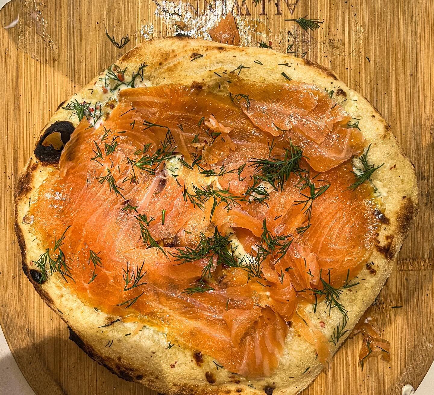 May 18 was #OoniDay so I celebrated with a dozen friends making an updated #nordicpizza (cr&egrave;me fra&icirc;che, pink peppercorn, dill and lemon under smoked salmon) and a pretty classic #margheritapizza  The @oonihq Koda is an amazing oven - fou