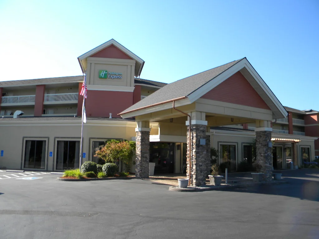 Holiday Inn Exterior Remodel Roseburg, Oregon Heiland Hoff, Project Architect